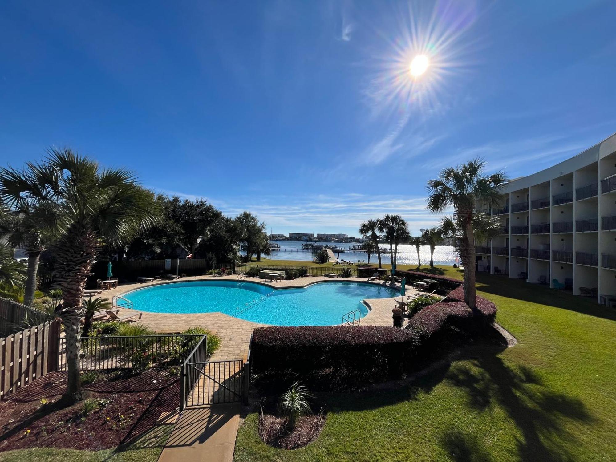 Cozy Waterfront - Pb B215 Apartment