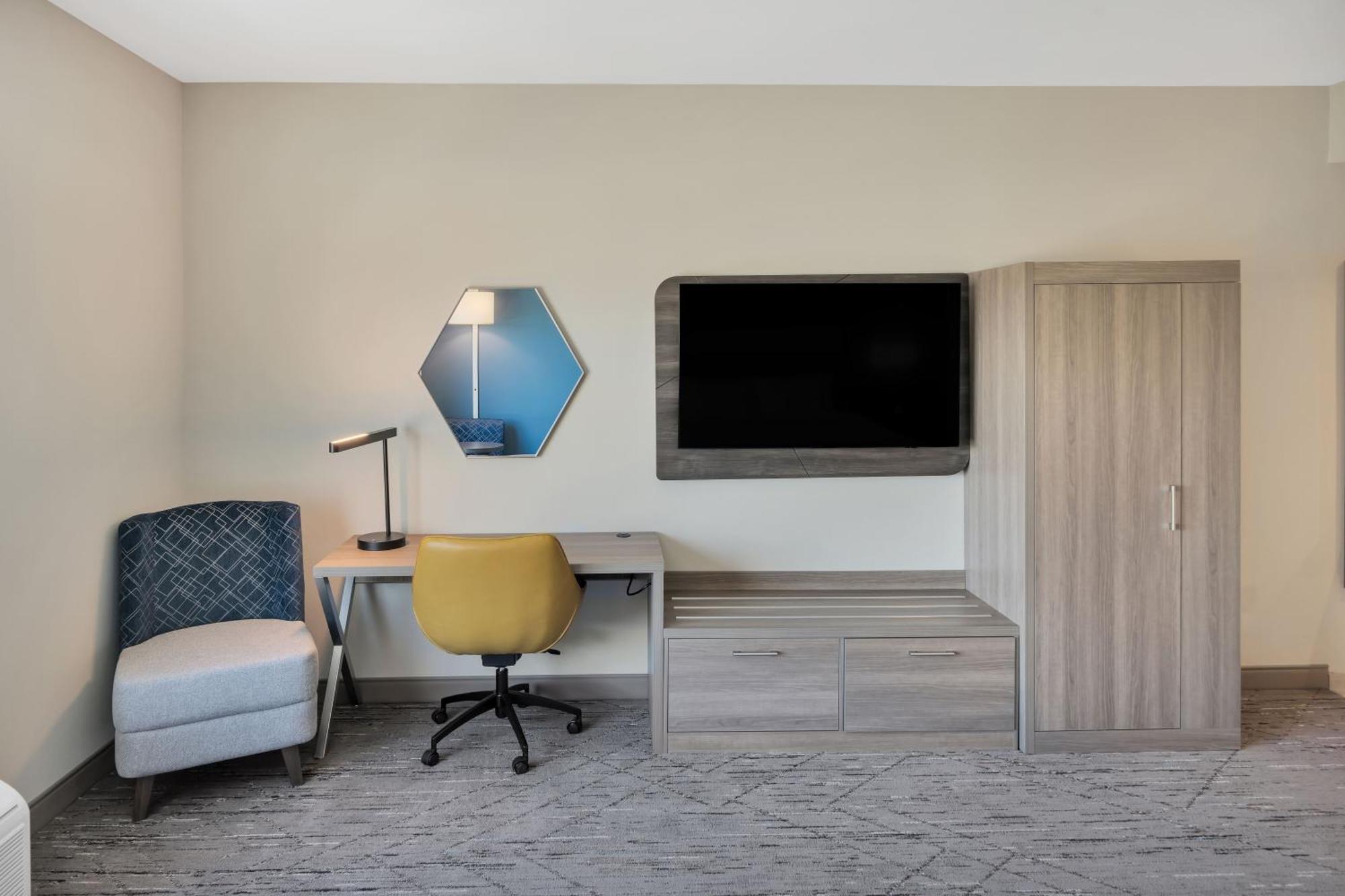 Express & Walton - Eglin Area By Ihg