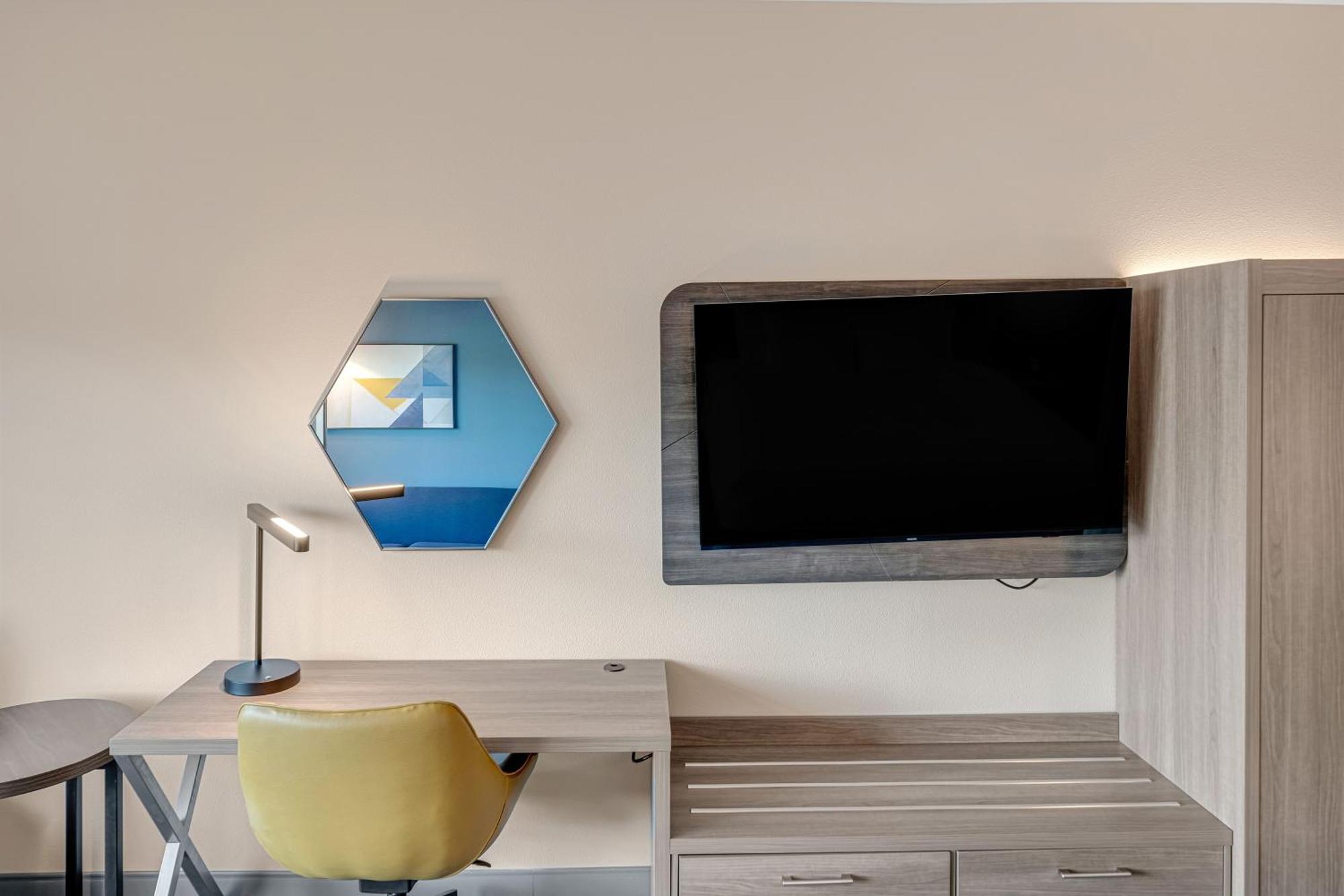 Express & Walton - Eglin Area By Ihg
