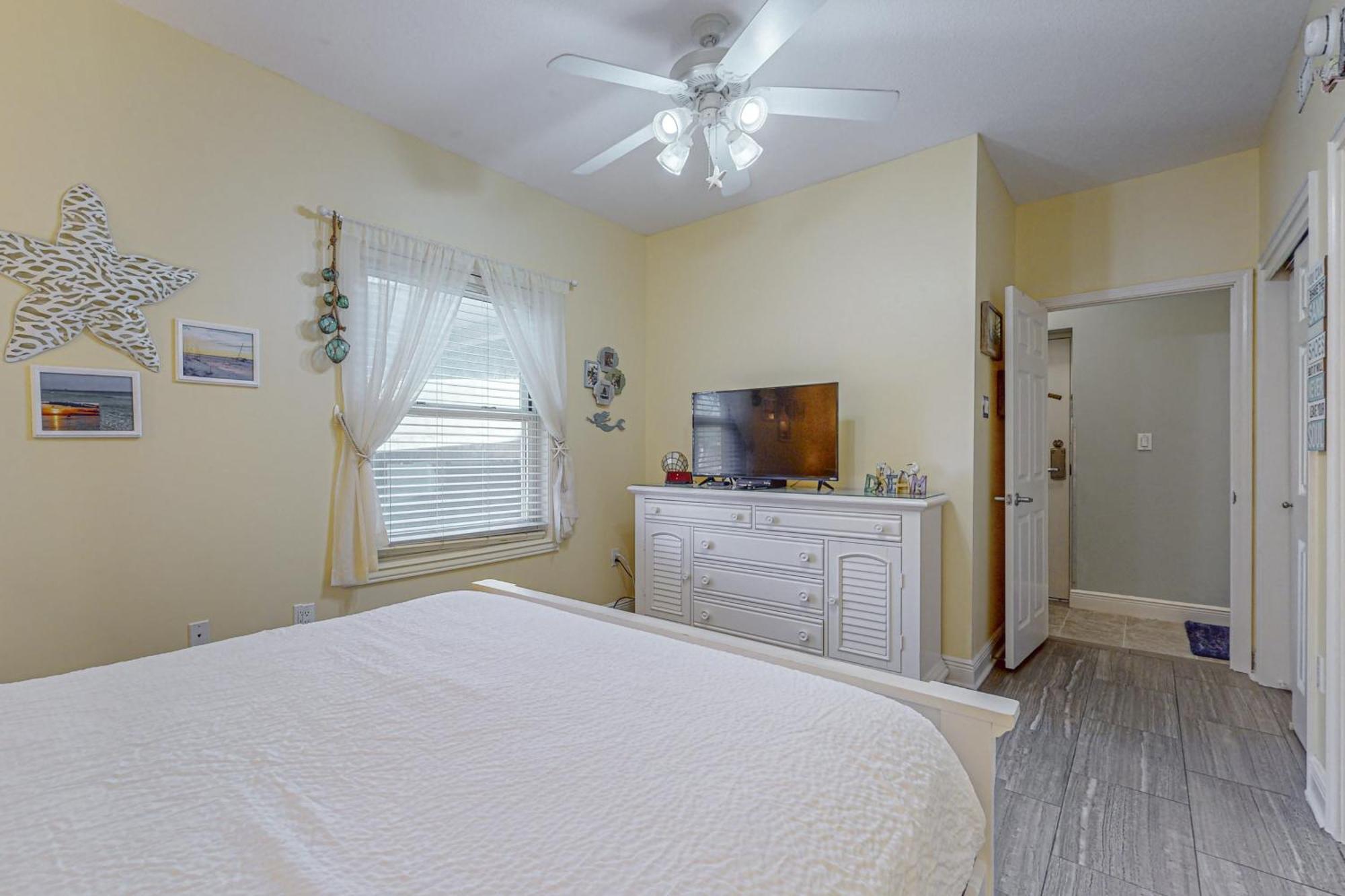 Water's Edge 201 Apartment *