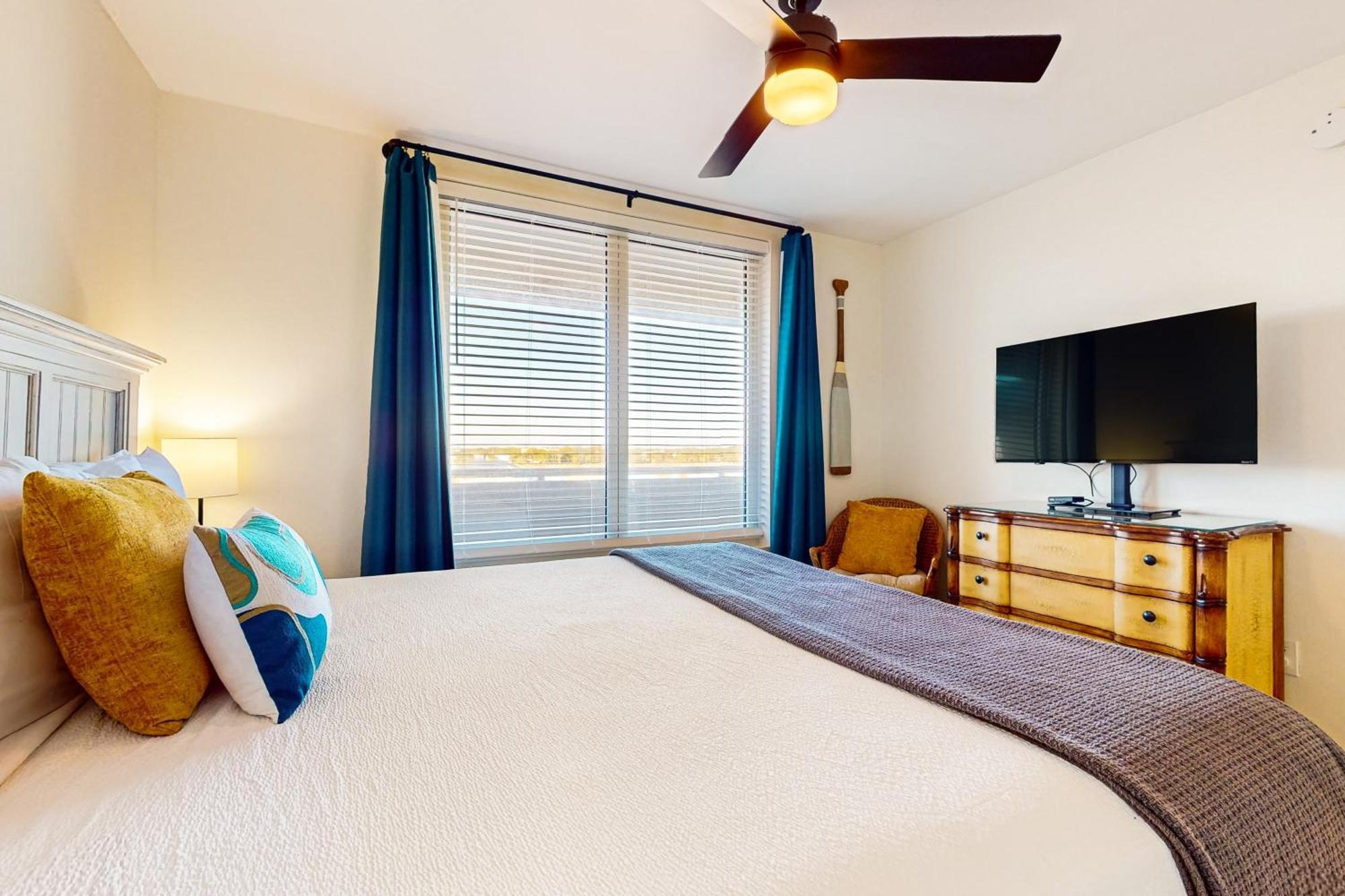 Island Princess 704 Apartment