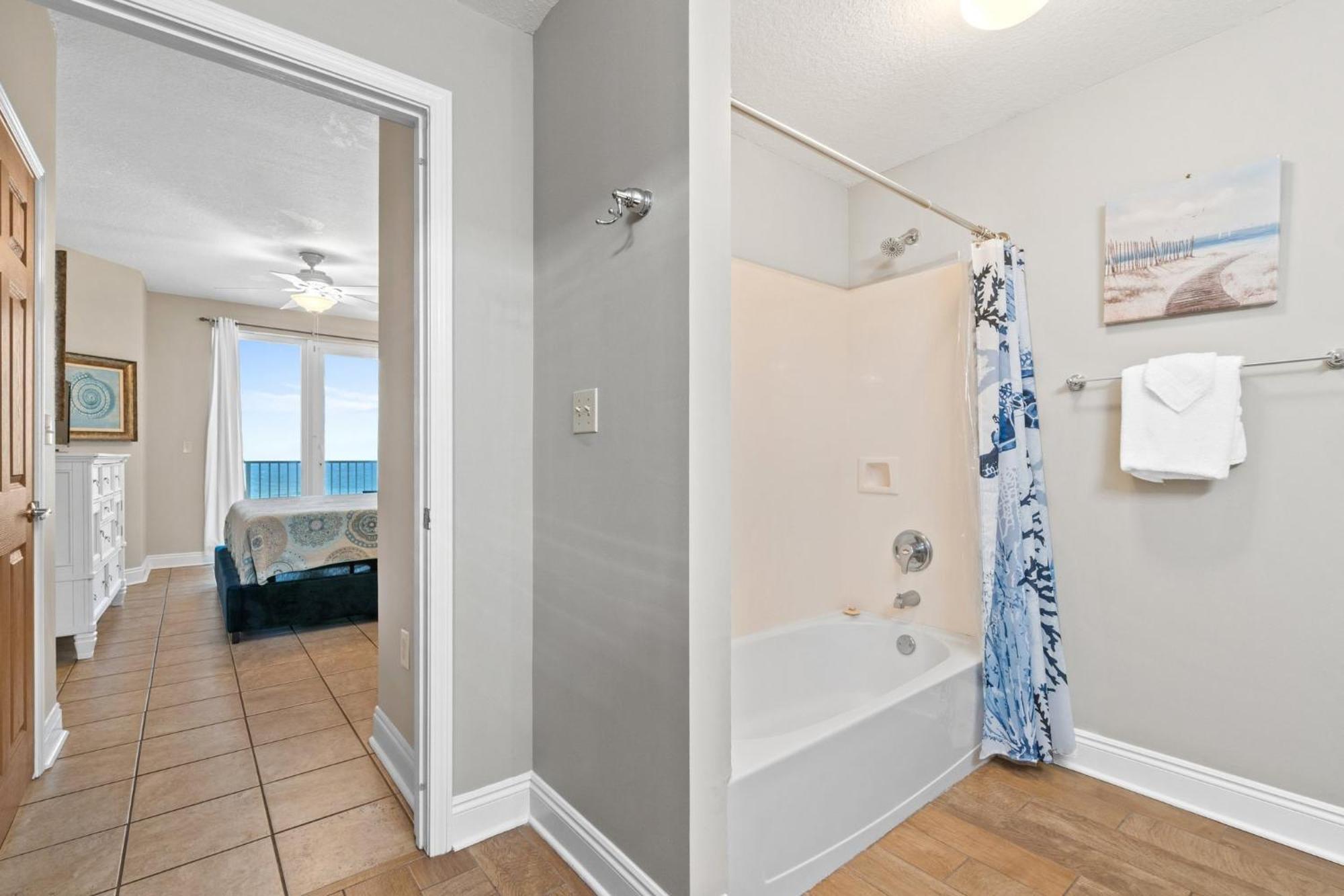 Holiday home Front Oasis 502, Free Activities Included!