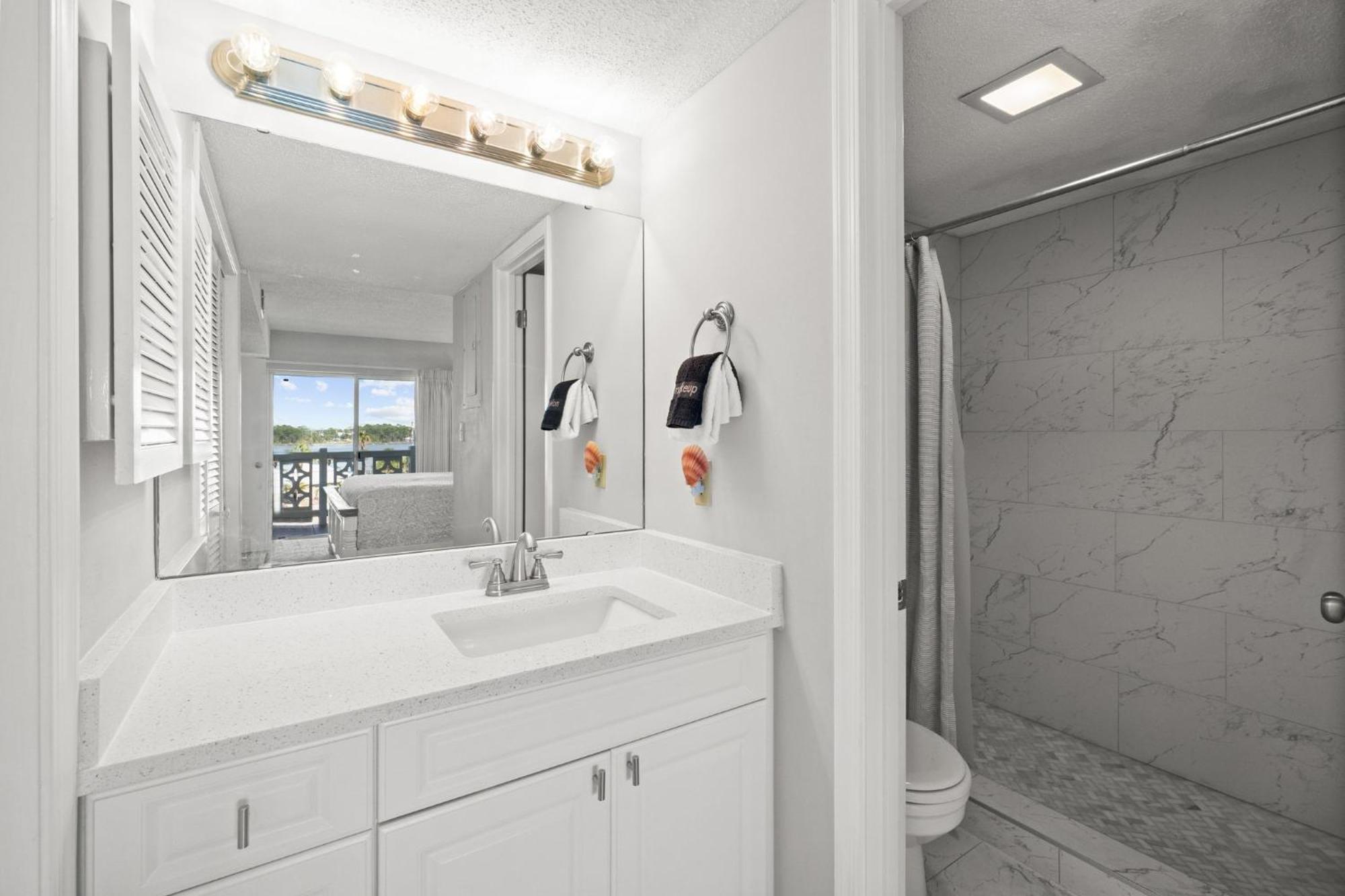 New! Bay Breeze 541, Free Activities Included! Apartment