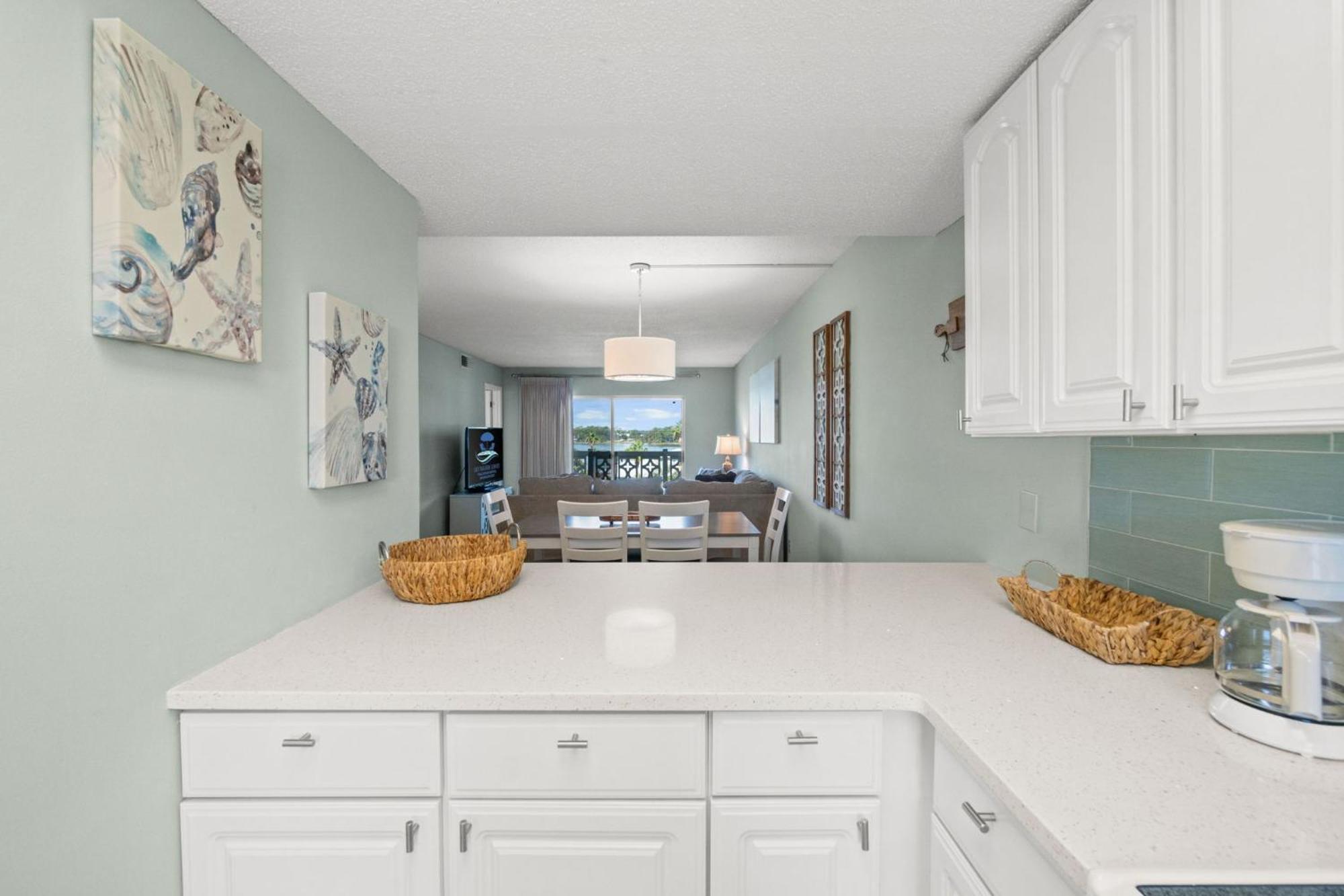New! Bay Breeze 541, Free Activities Included! Fort Walton Beach