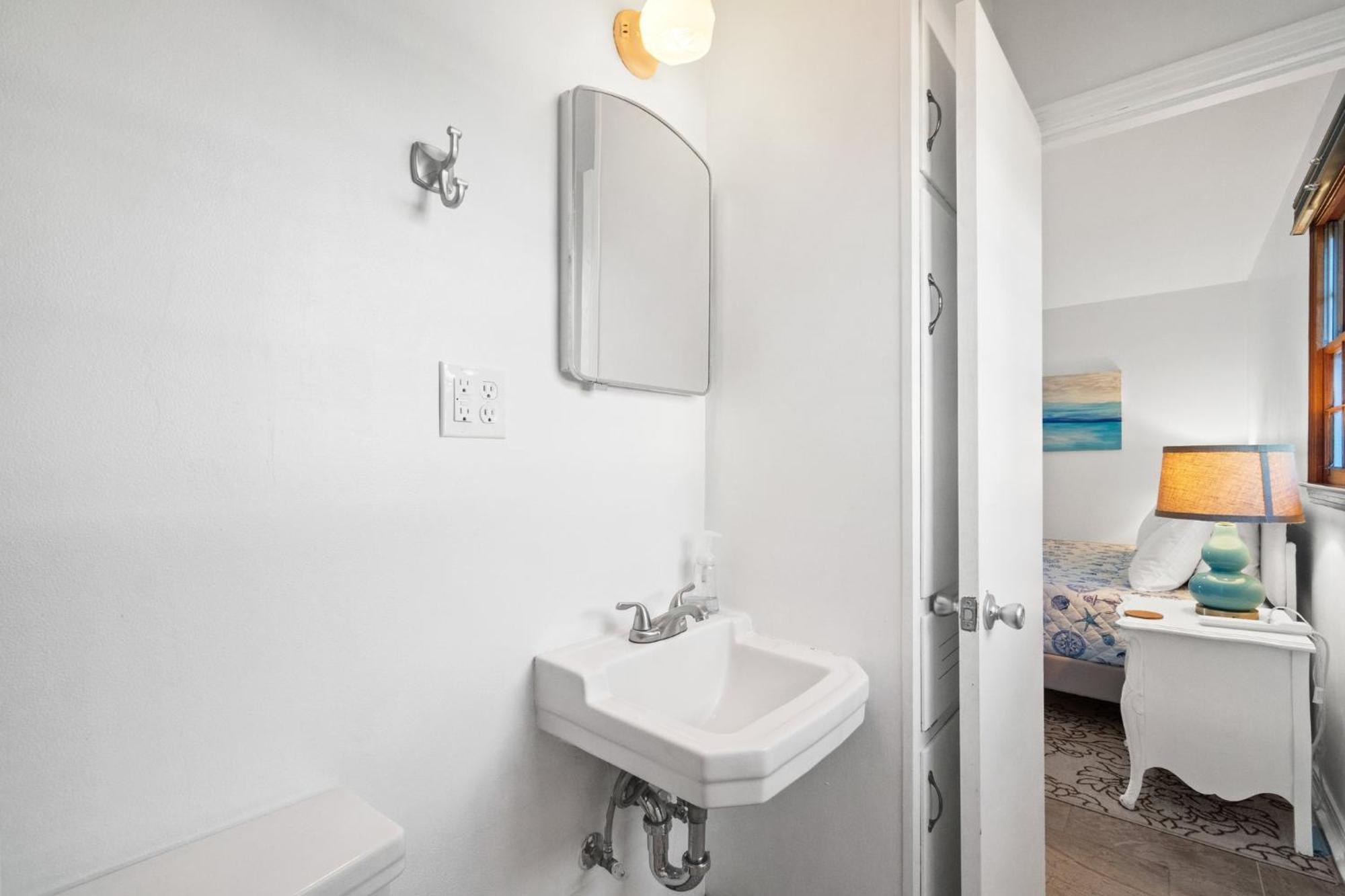 Little House, Single Family Home, Sleeps 8, Free Activities Included! Fort Walton Beach