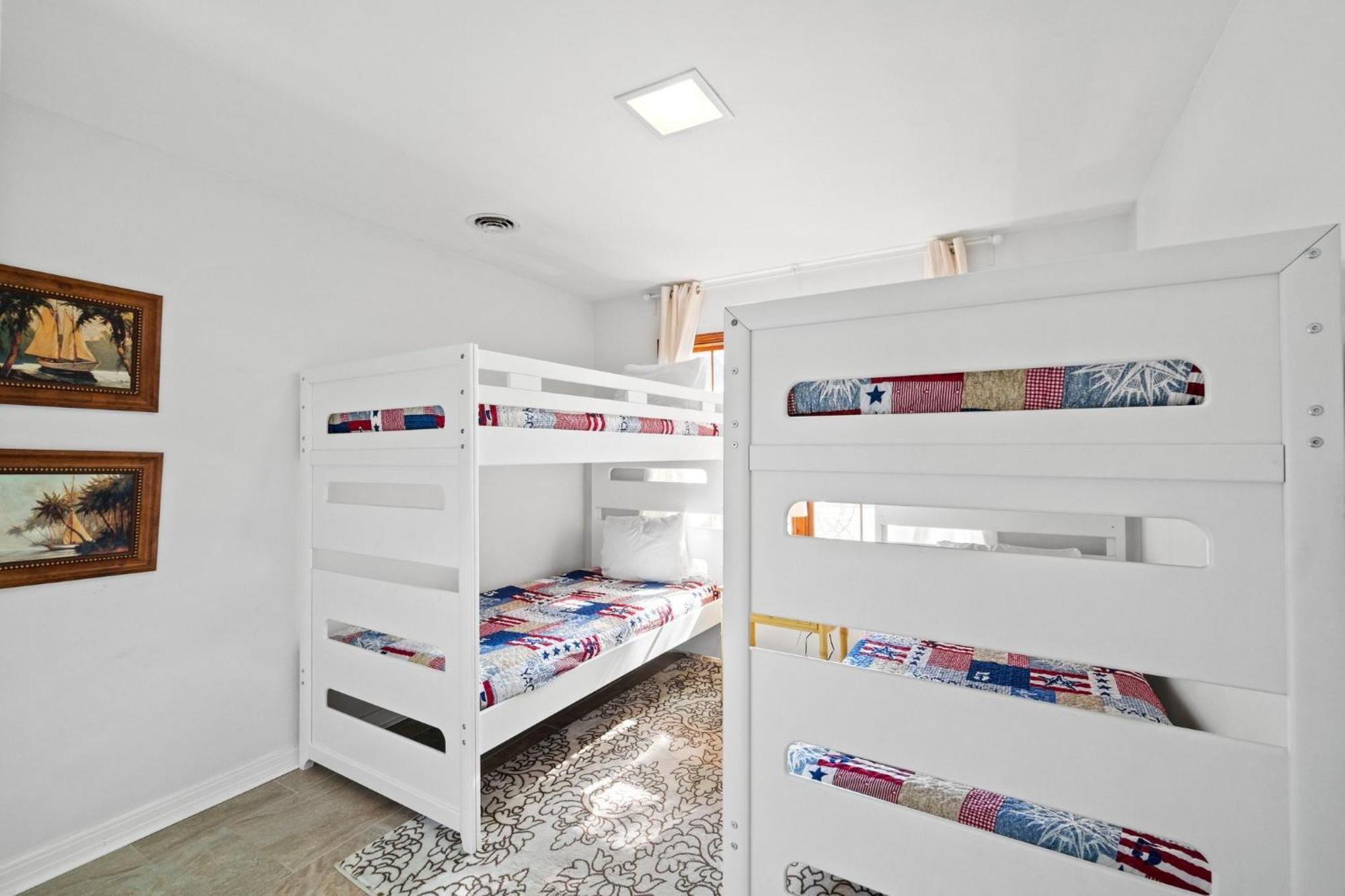 Little House, Single Family Home, Sleeps 8, Free Activities Included!