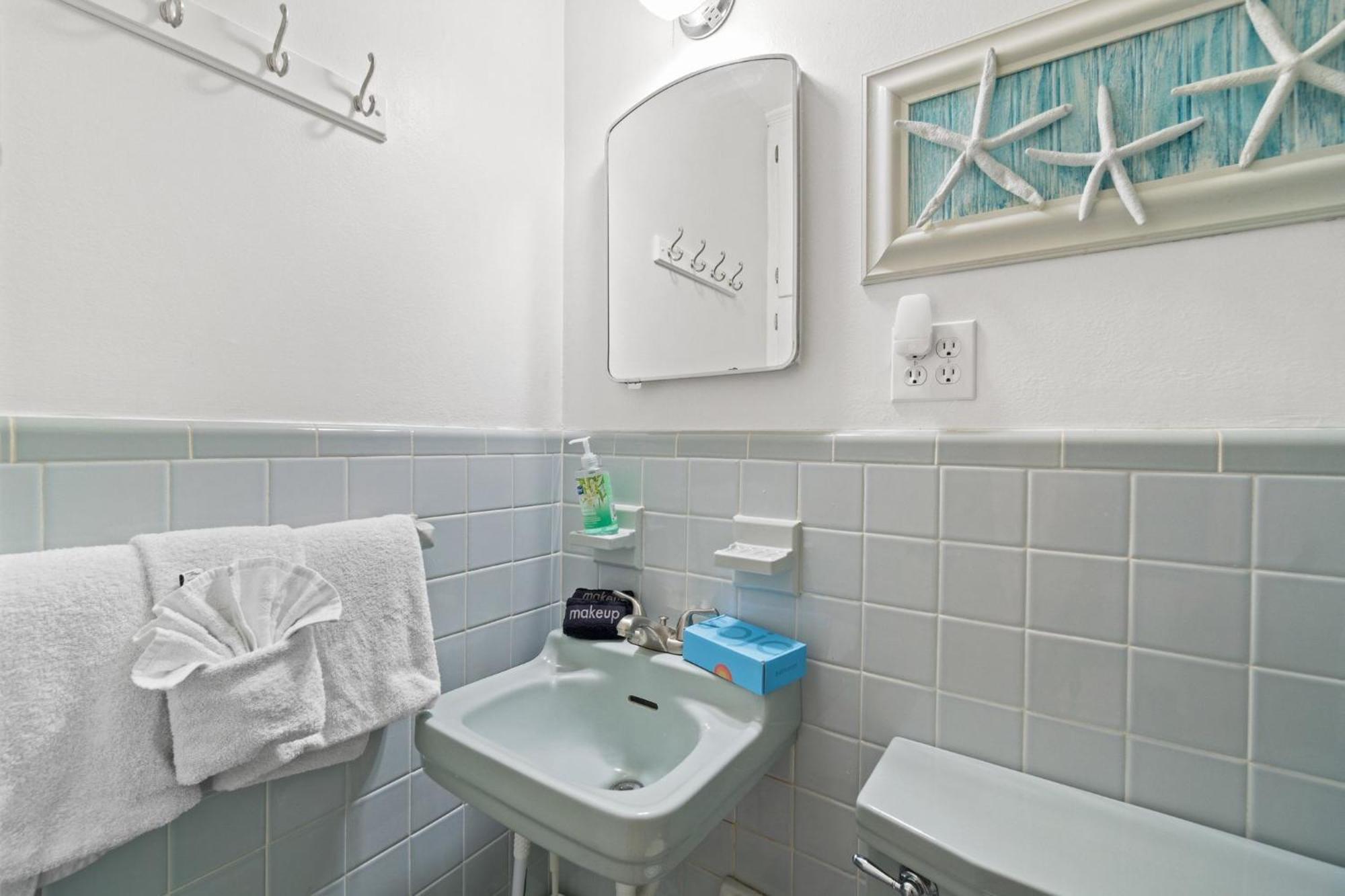 Little House, Single Family Home, Sleeps 8, Free Activities Included! *