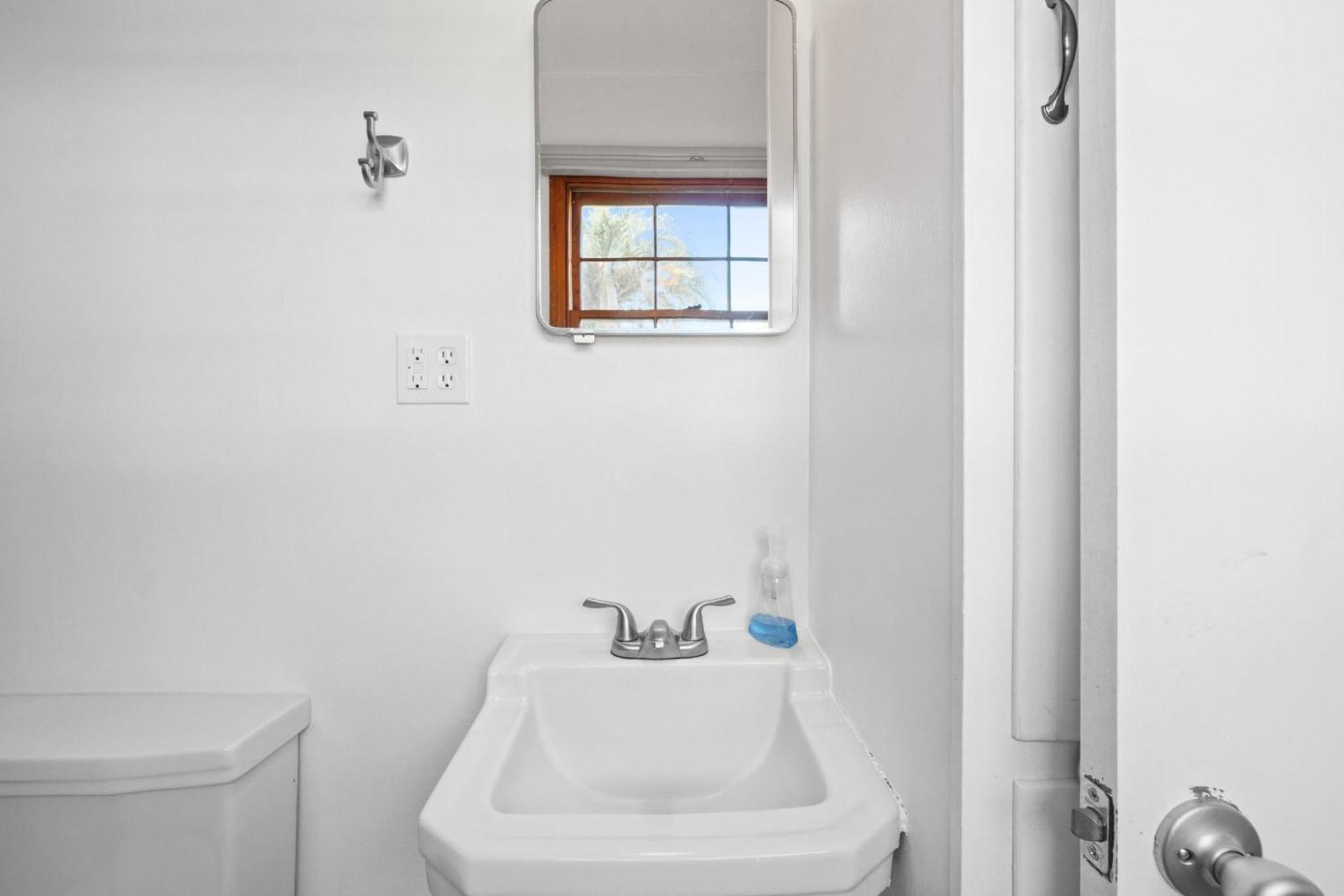 Little House, Single Family Home, Sleeps 8, Free Activities Included! * Fort Walton Beach