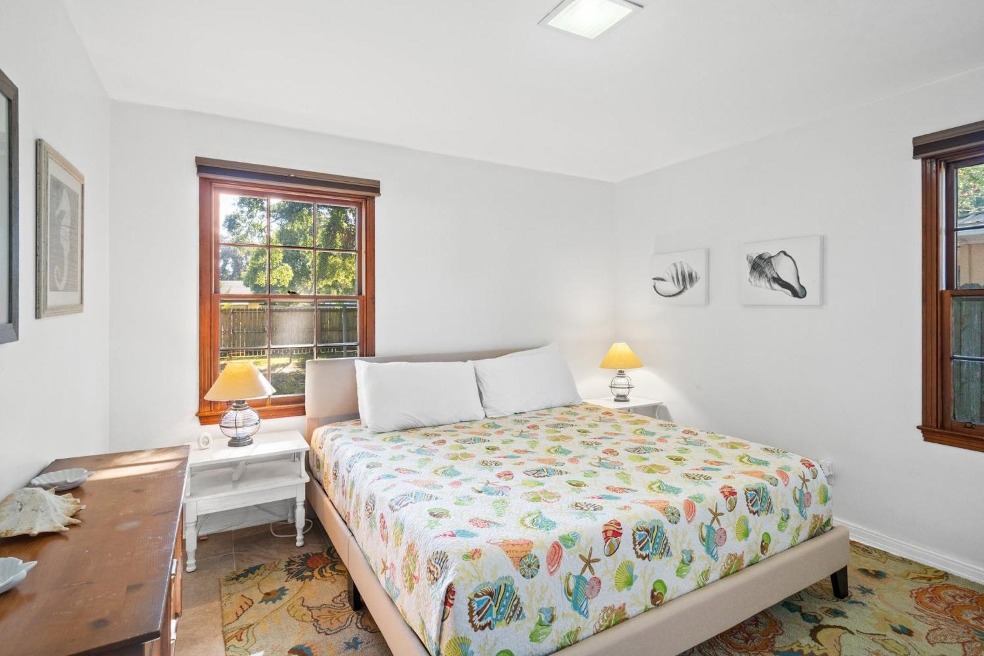 Holiday home Little House, Single Family Home, Sleeps 8, Free Activities Included!