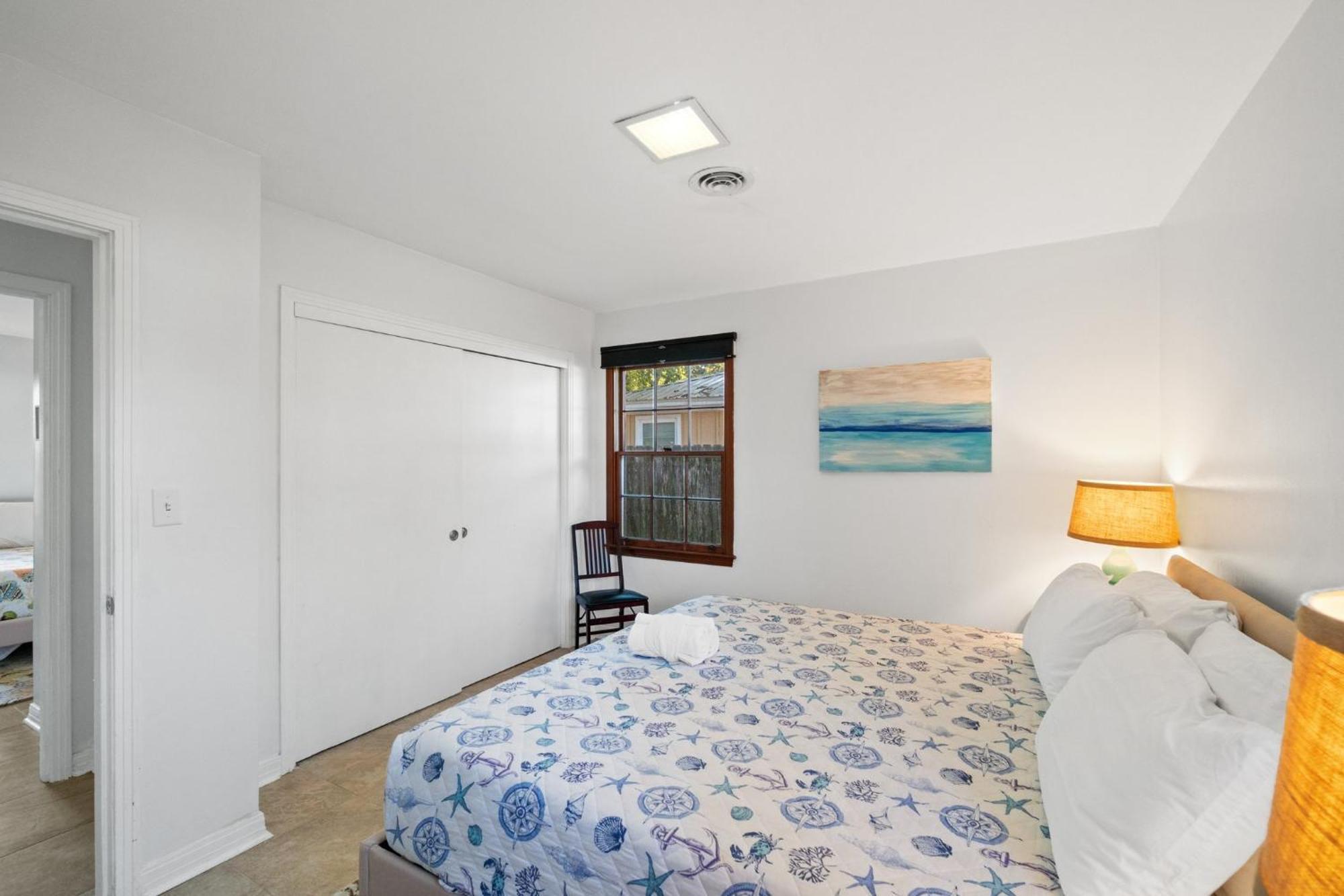 Little House, Single Family Home, Sleeps 8, Free Activities Included! *