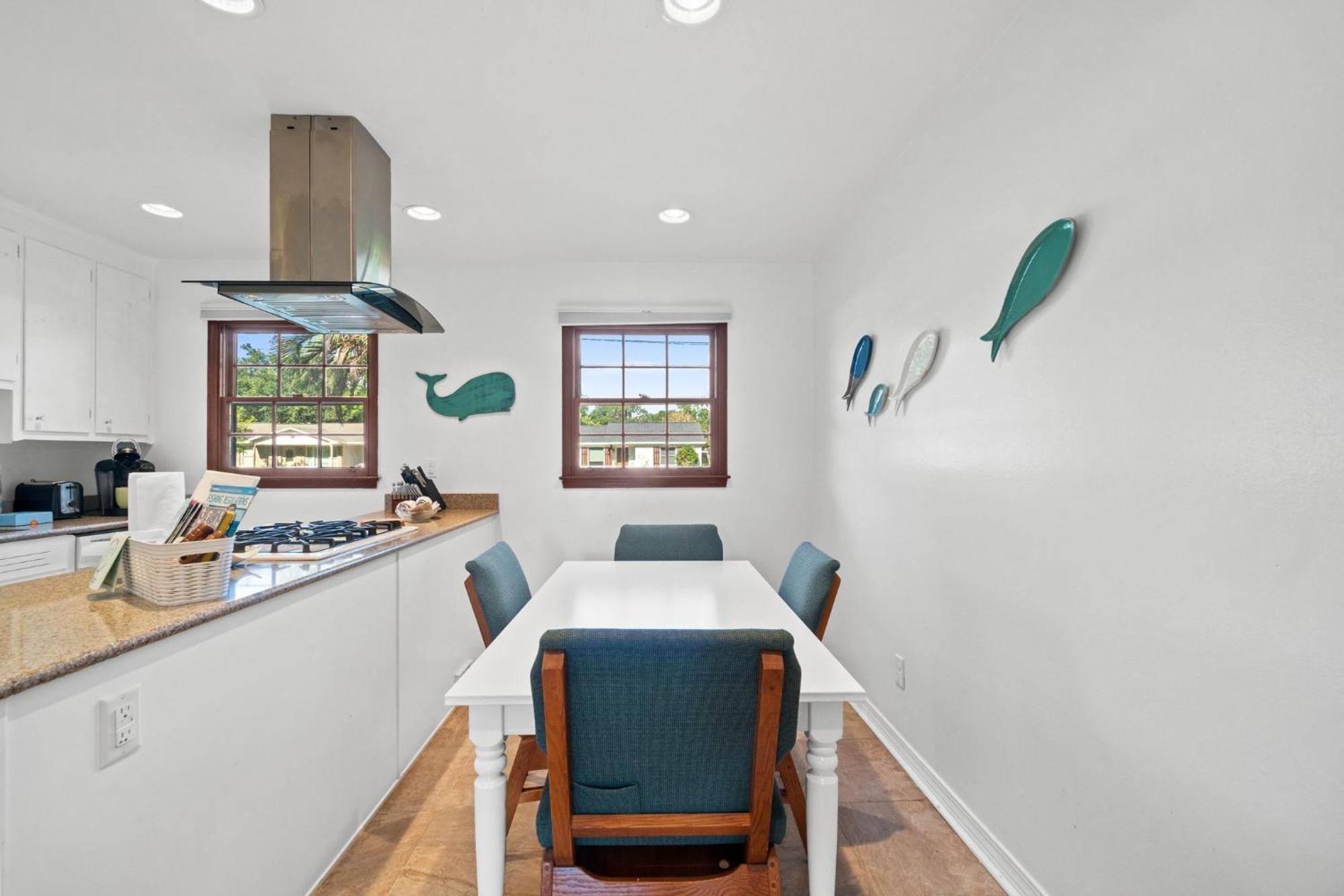 Little House, Single Family Home, Sleeps 8, Free Activities Included! *