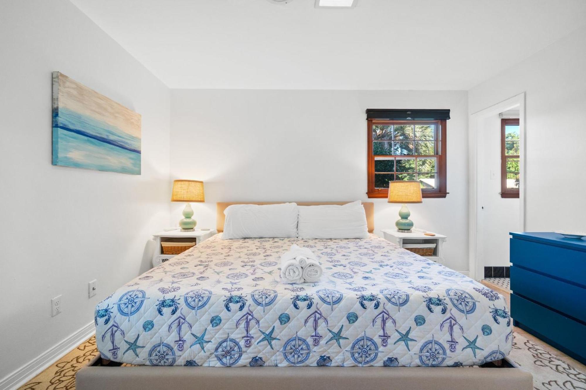 Little House, Single Family Home, Sleeps 8, Free Activities Included!