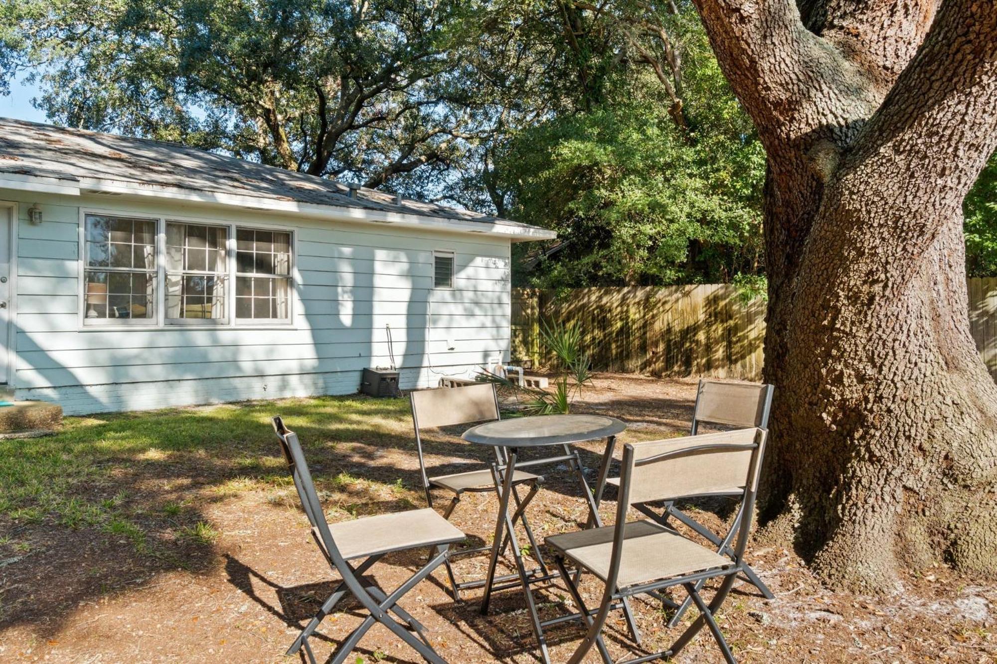 Holiday home Little House, Single Family Home, Sleeps 8, Free Activities Included! *