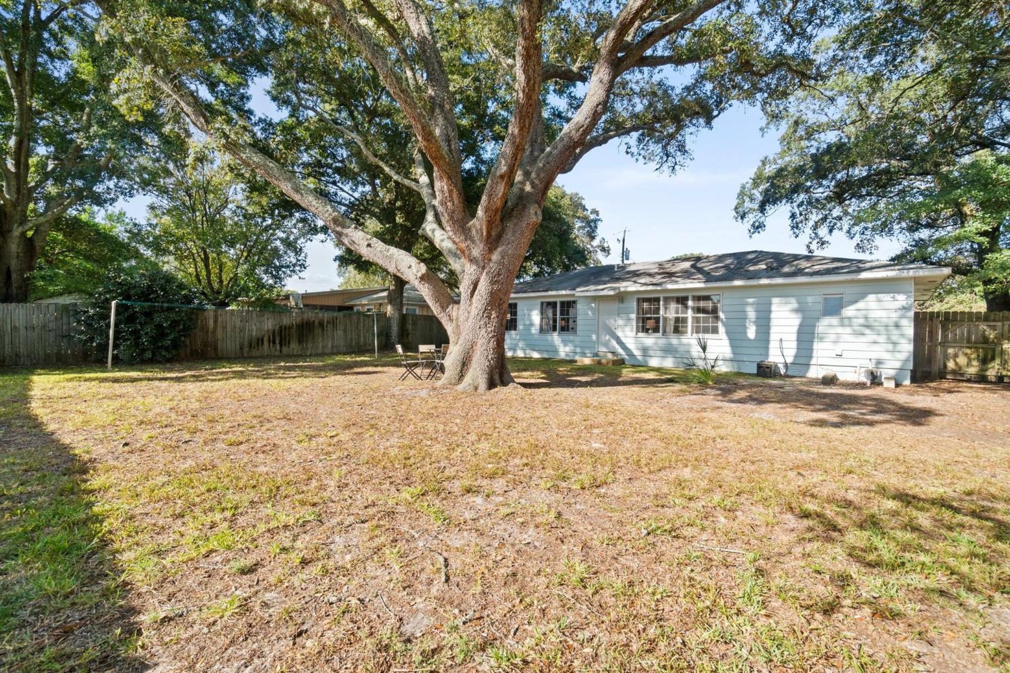 Little House, Single Family Home, Sleeps 8, Free Activities Included! * Fort Walton Beach