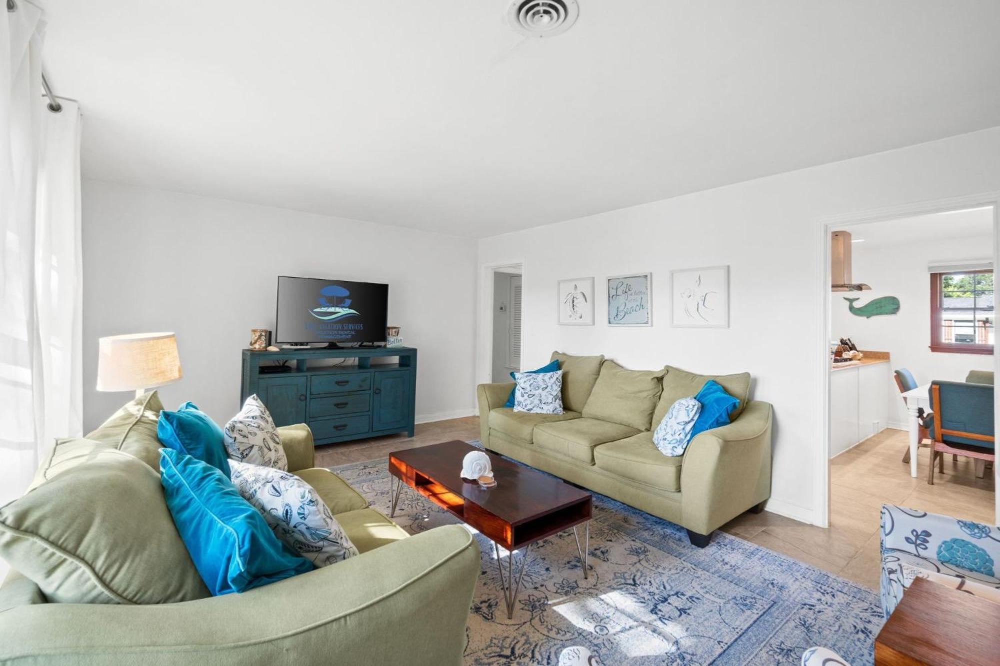 Little House, Single Family Home, Sleeps 8, Free Activities Included!