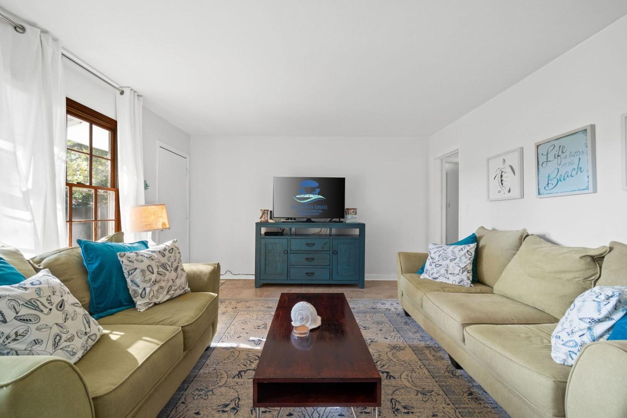 Little House, Single Family Home, Sleeps 8, Free Activities Included! Holiday home