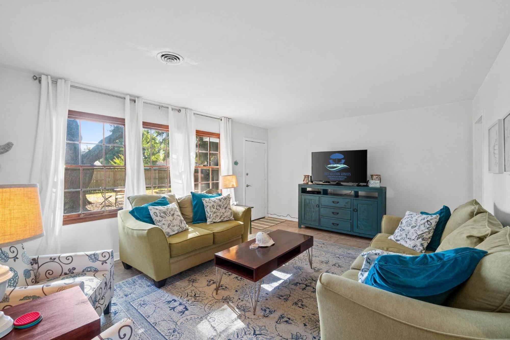 Little House, Single Family Home, Sleeps 8, Free Activities Included! Holiday home *