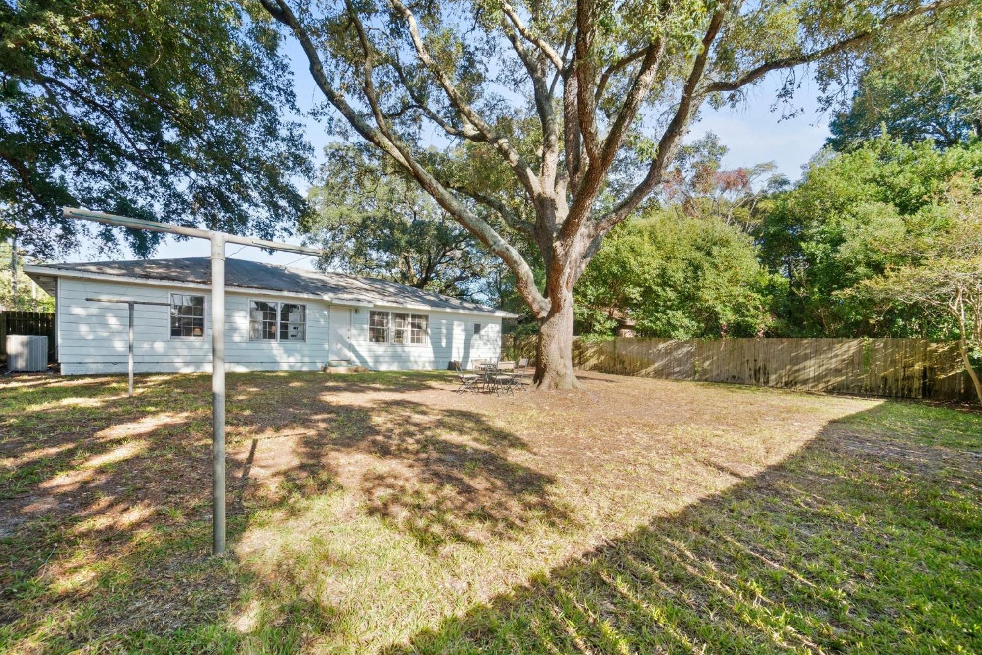 Little House, Single Family Home, Sleeps 8, Free Activities Included! *