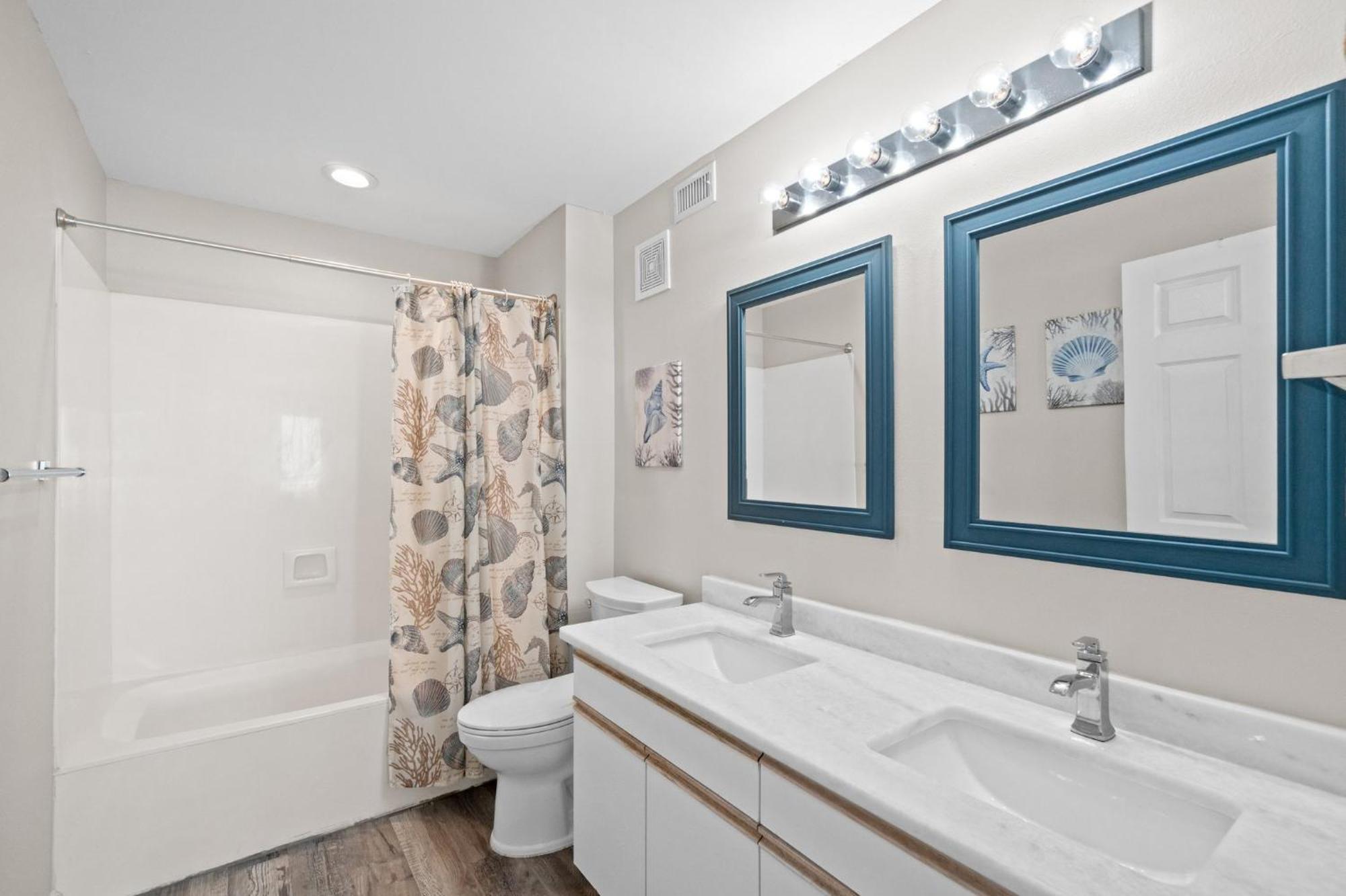 Front Paradise Palms 205, Free Activities Included! Holiday home Fort Walton Beach