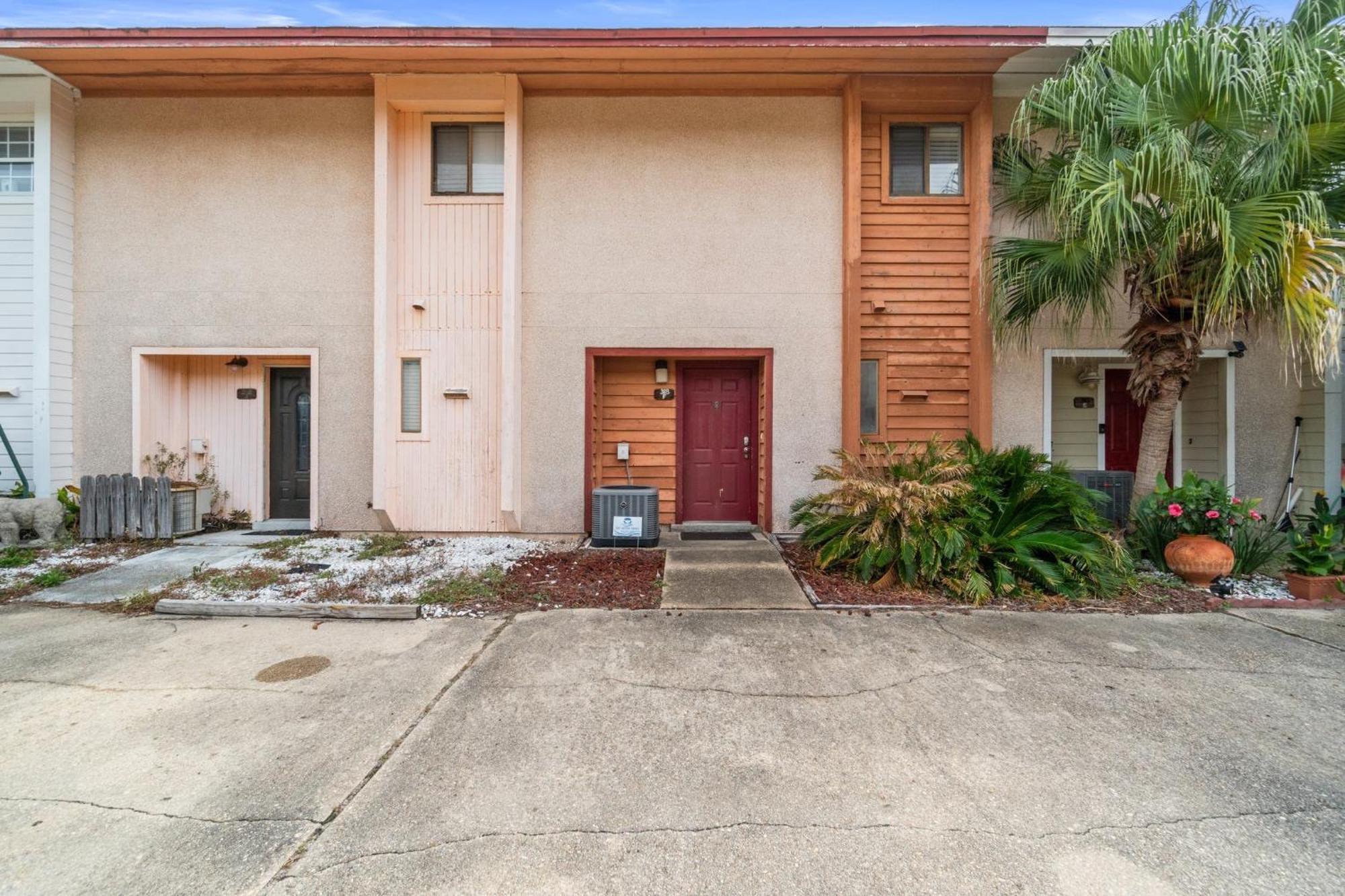 Apartment Bumble Townhome, Dog Friendly, Free Activities Included!
