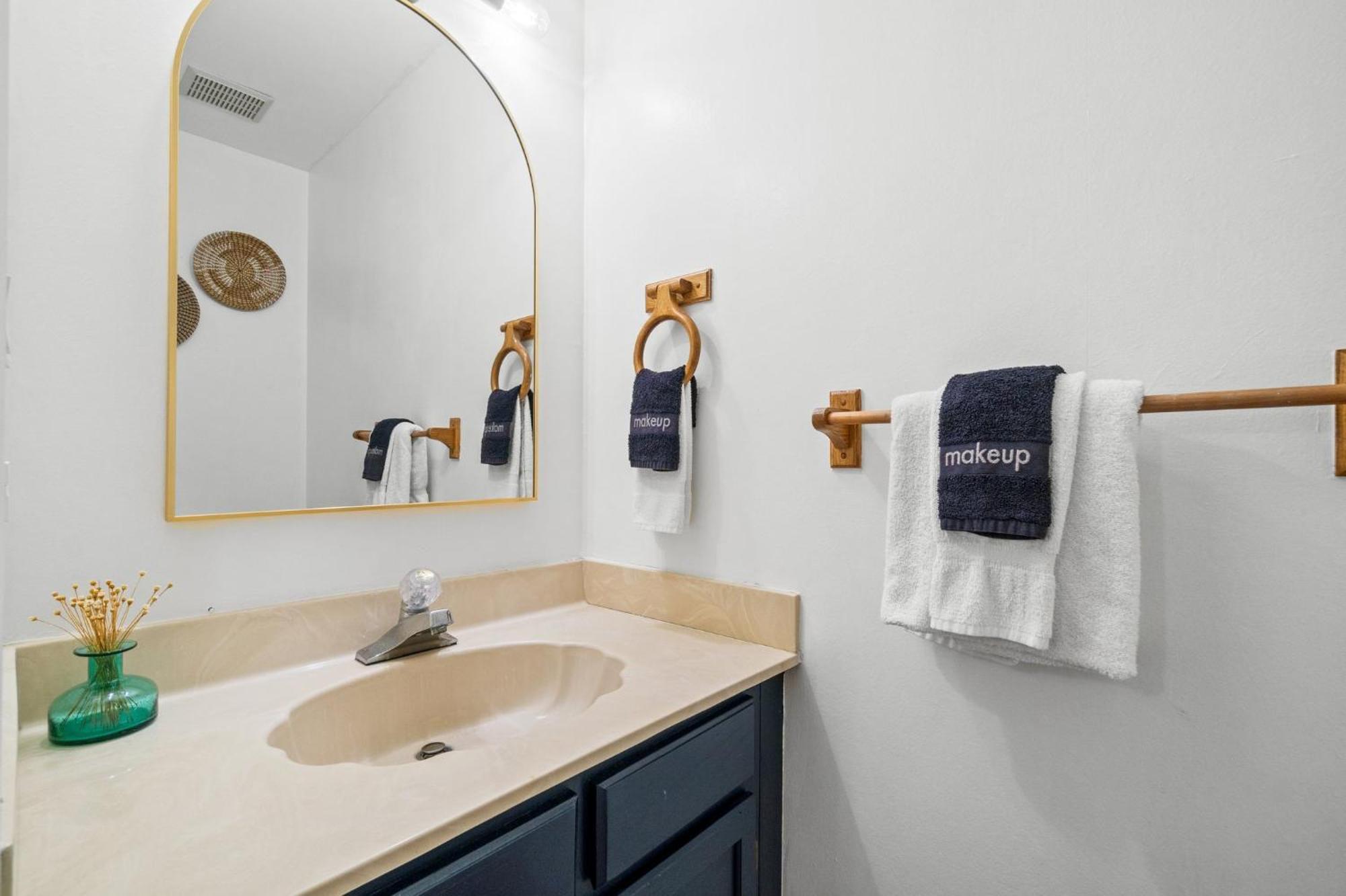 Bumble Townhome, Dog Friendly, Free Activities Included! Apartment