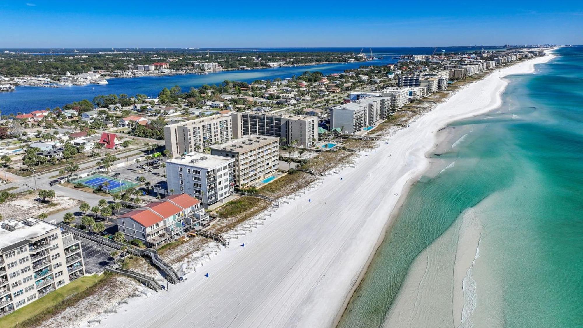 Front Penthouse Salty 602, Free Activities Included! Holiday home