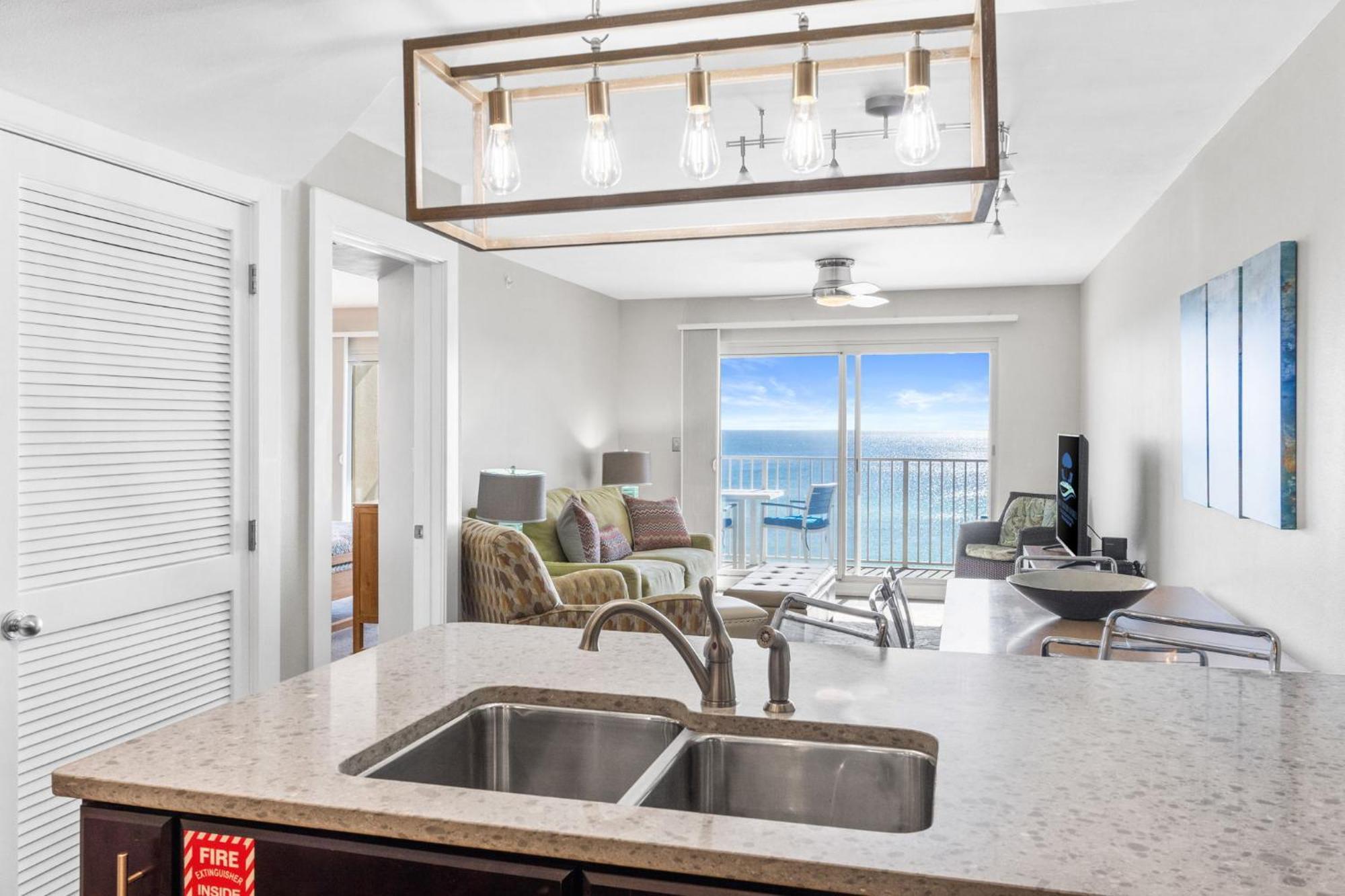 Front Penthouse Salty 602, Free Activities Included! Holiday home *