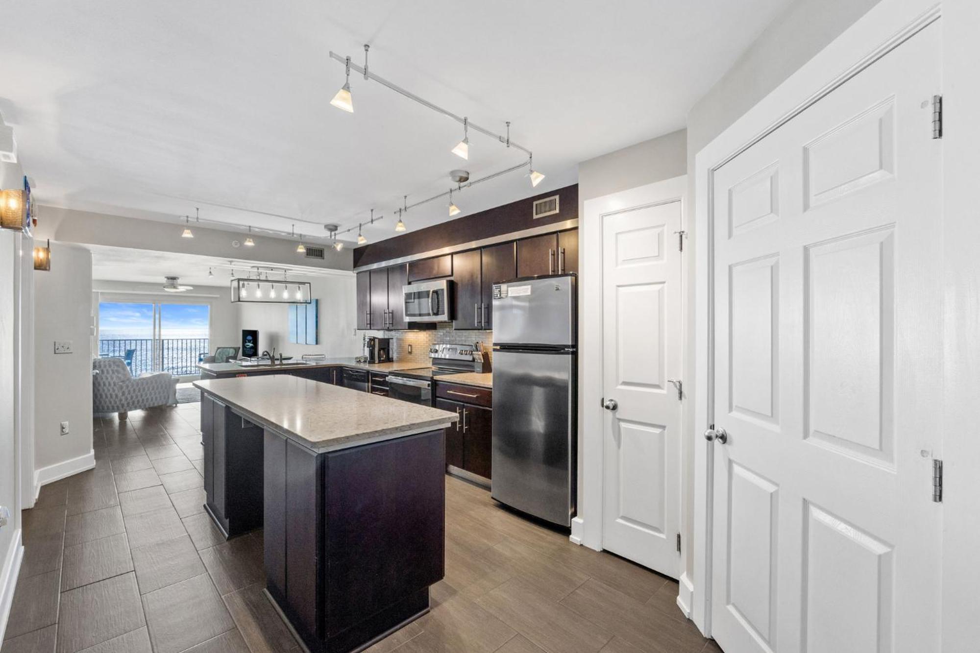 Front Penthouse Salty 602, Free Activities Included! Fort Walton Beach