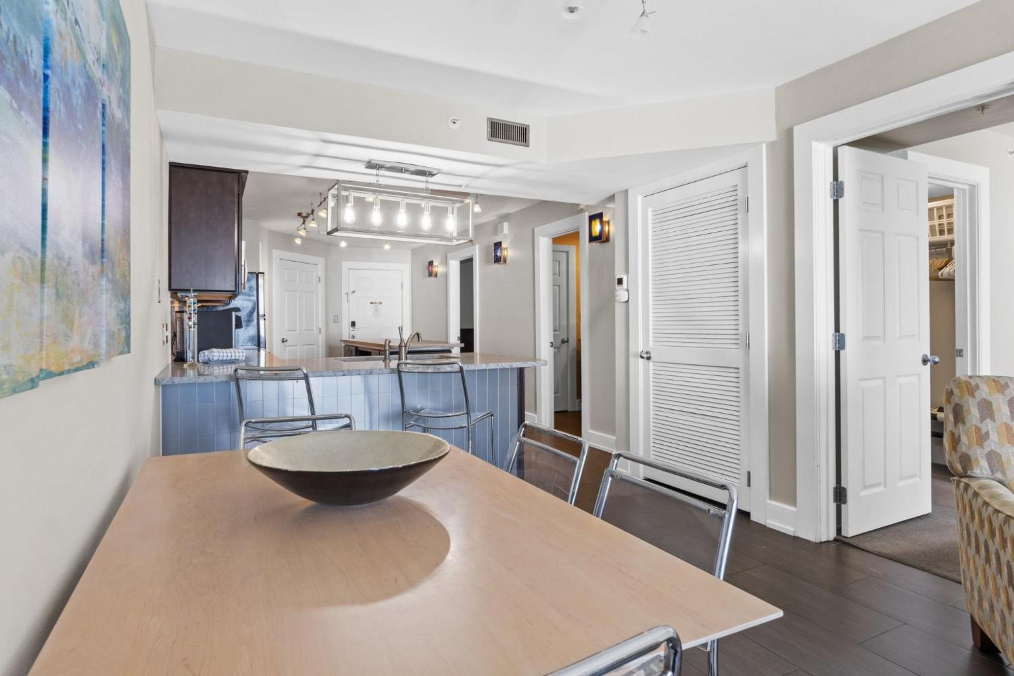 Front Penthouse Salty 602, Free Activities Included! Holiday home *