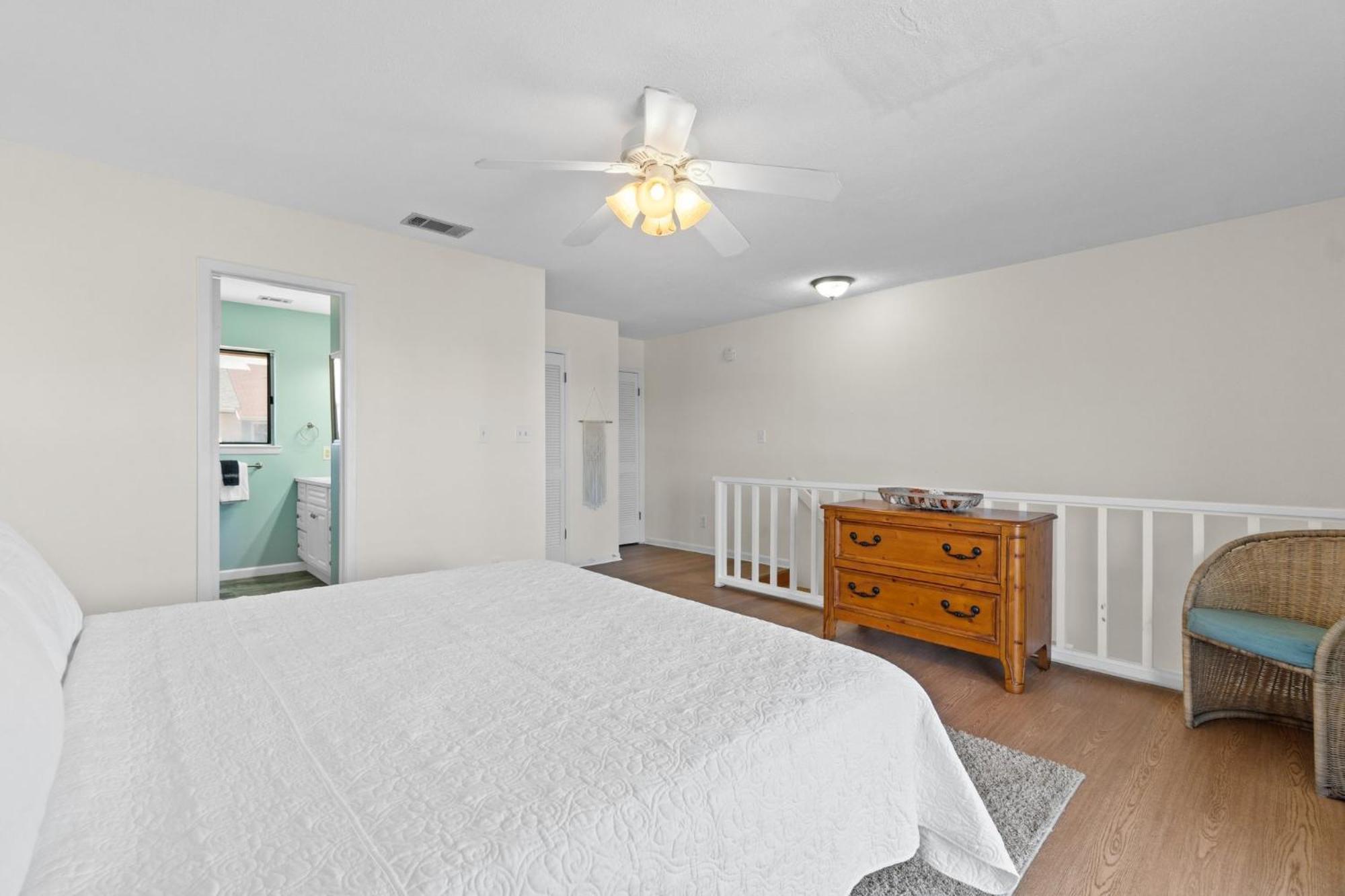 Holiday home Please, Townhome, Sleeps 4, Free Activities Included!