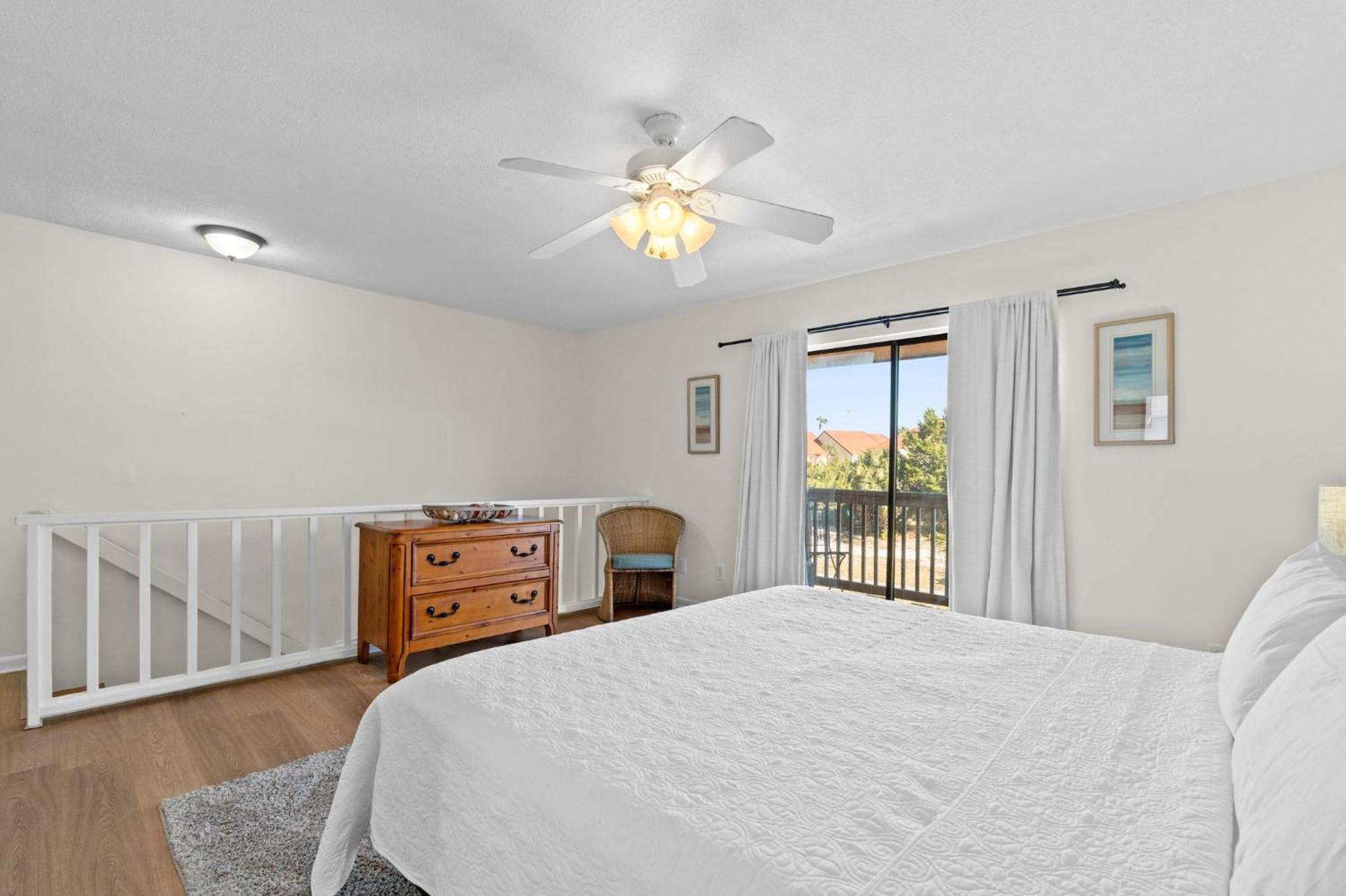 Holiday home Please, Townhome, Sleeps 4, Free Activities Included!