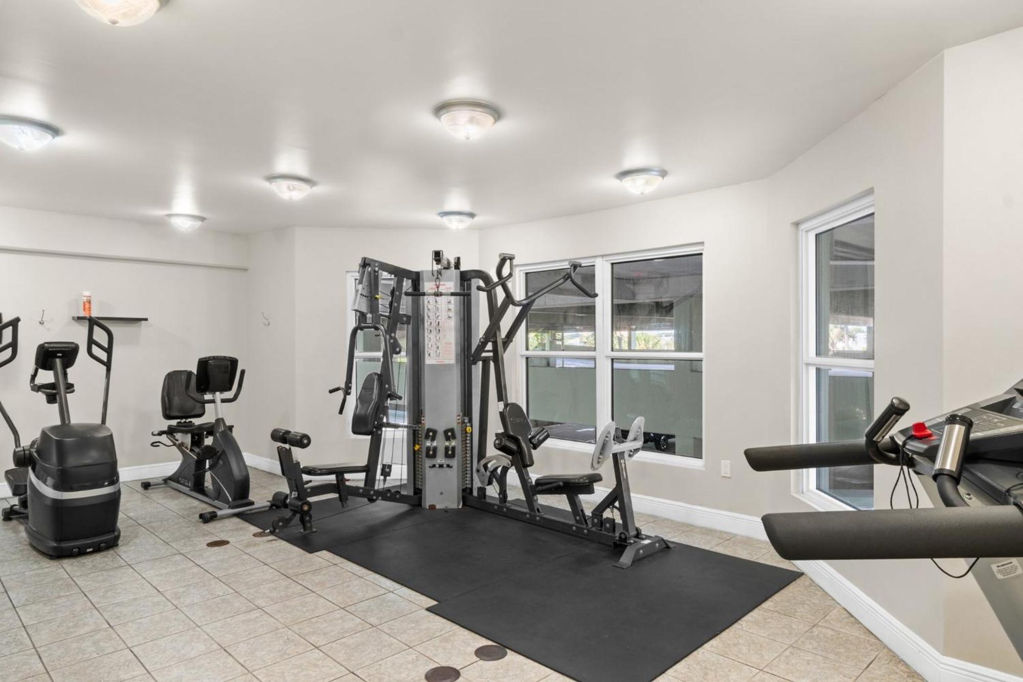 Beachfront, Melissas Happy Place 205, Newly Rem, Free Activities Included! * Fort Walton Beach