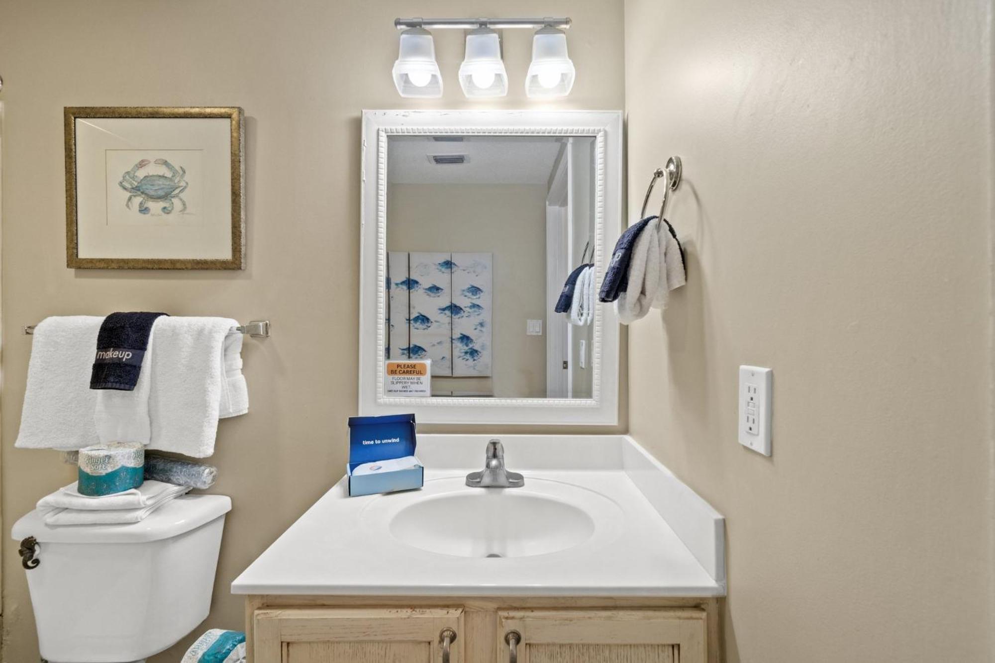 Beachfront, Melissas Happy Place 205, Newly Rem, Free Activities Included! Apartment Fort Walton Beach