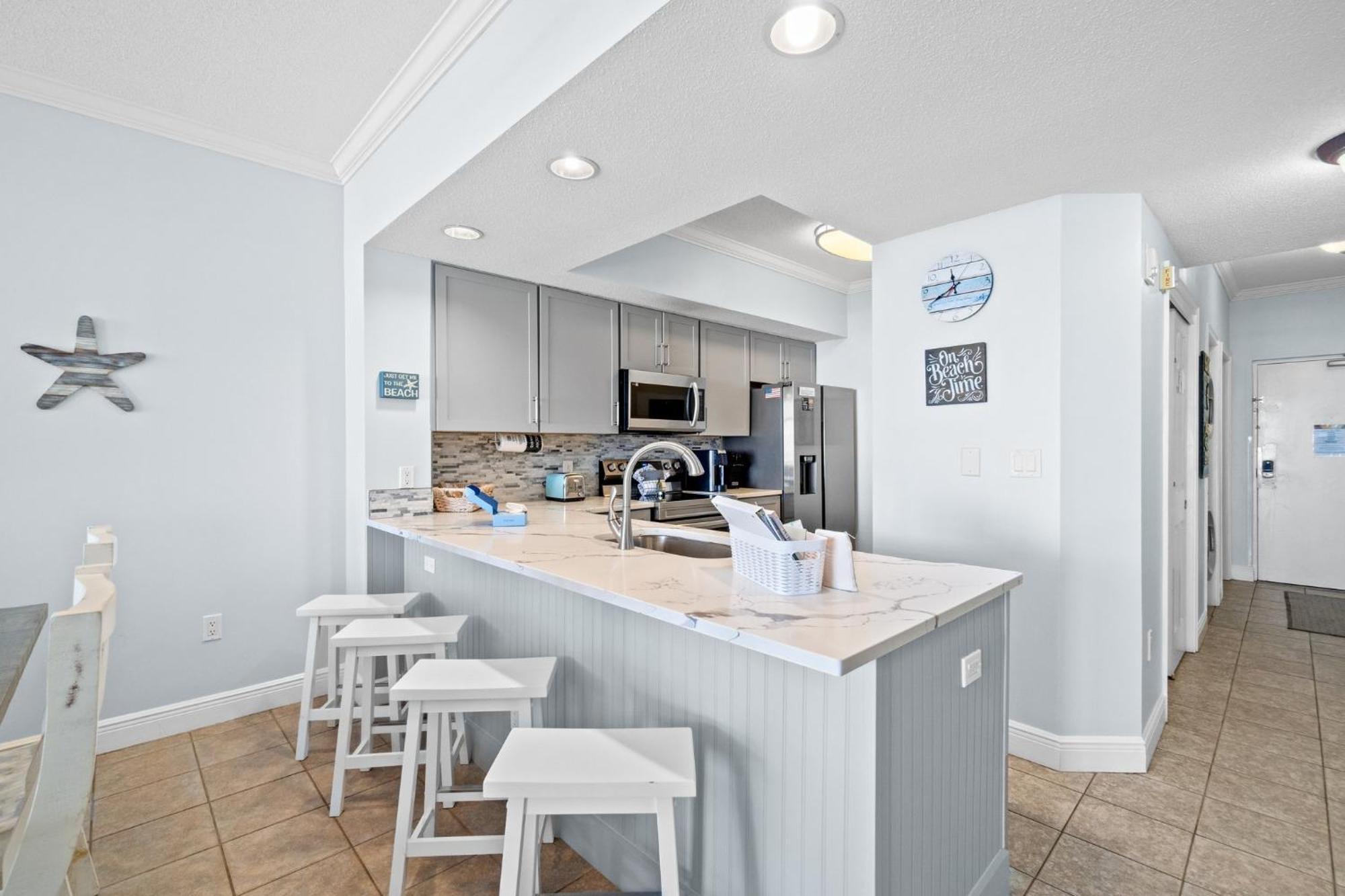Apartment Beachfront, Melissas Happy Place 205, Newly Rem, Free Activities Included! Fort Walton Beach