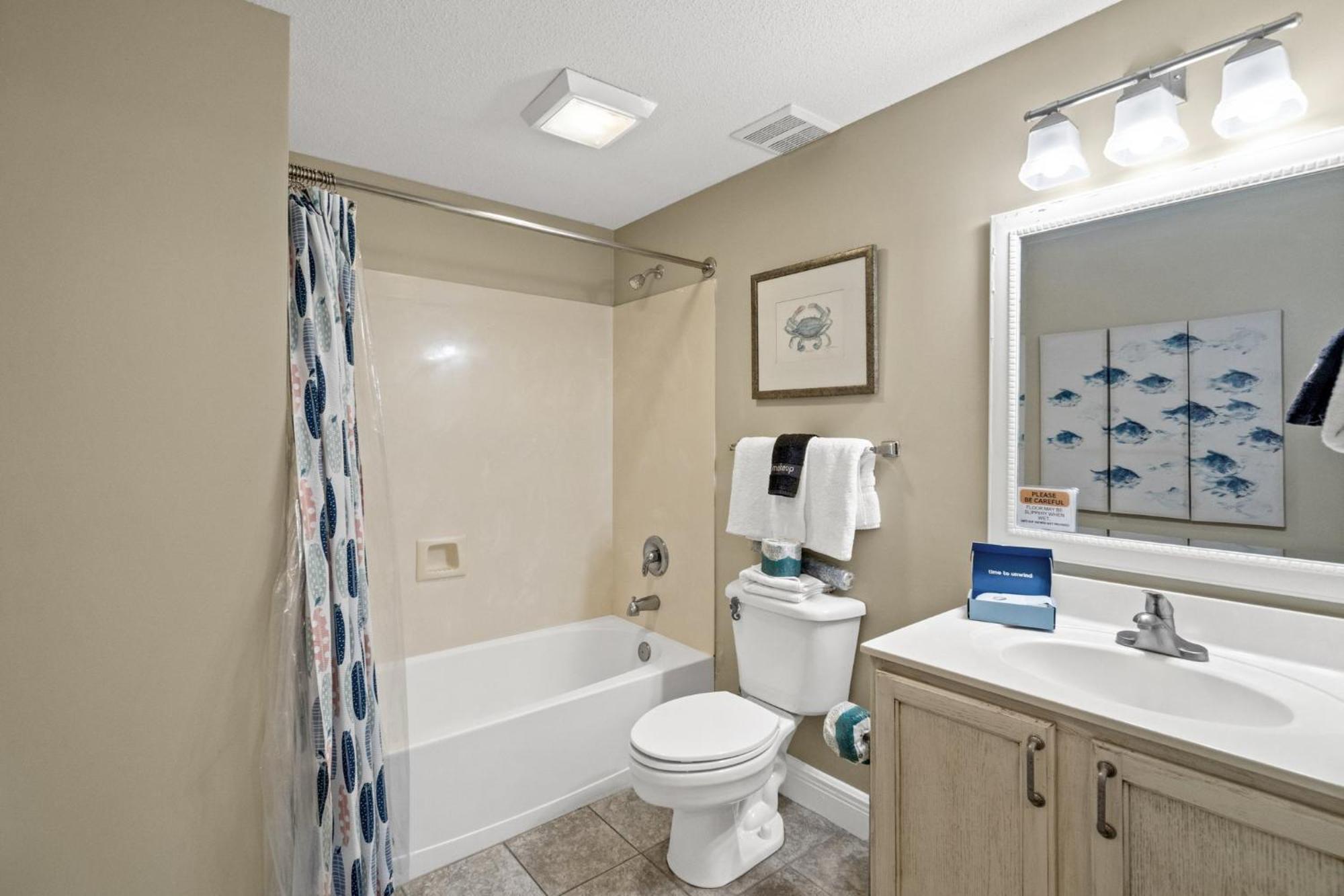Apartment Beachfront, Melissas Happy Place 205, Newly Rem, Free Activities Included!
