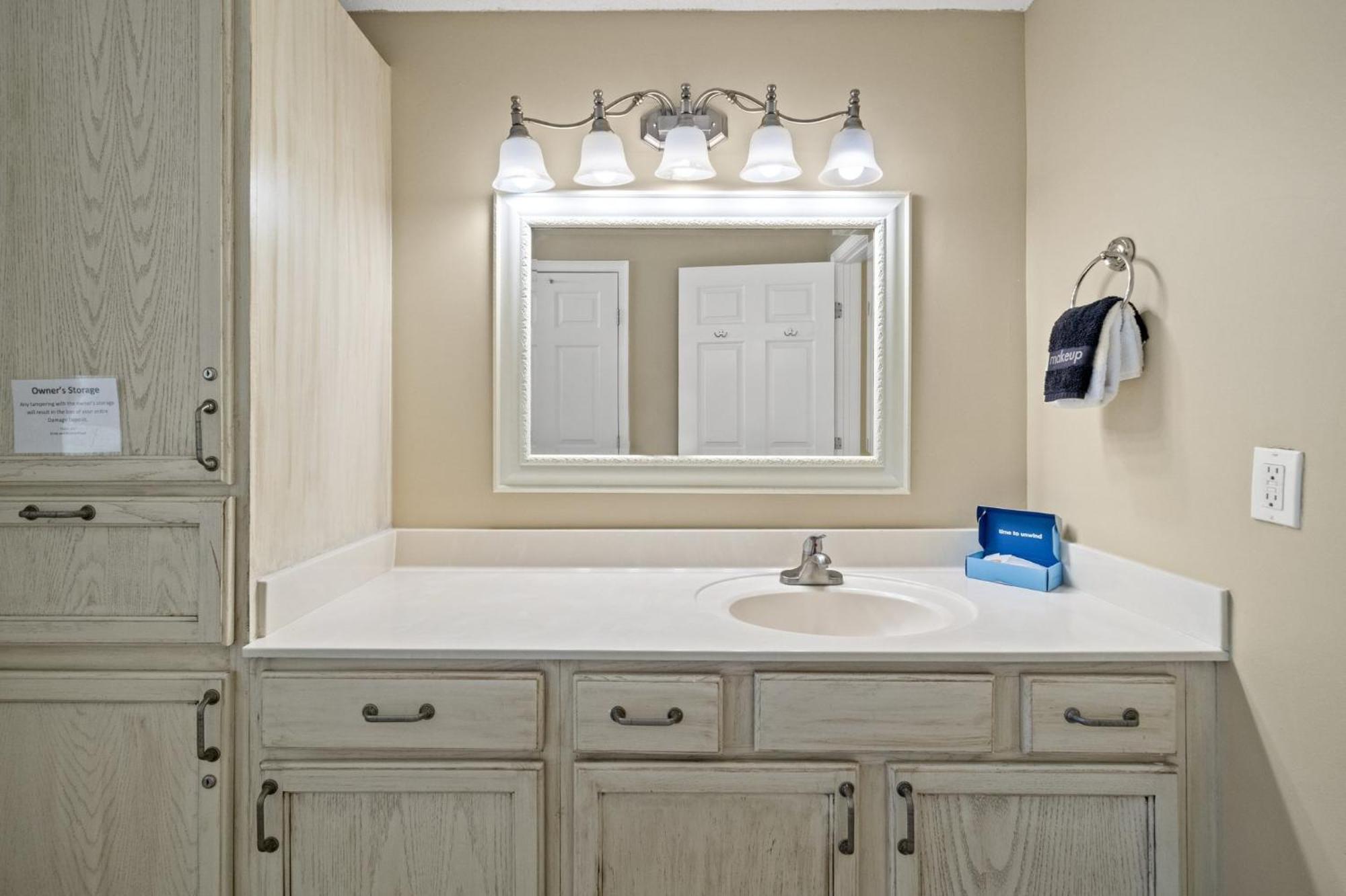 Beachfront, Melissas Happy Place 205, Newly Rem, Free Activities Included! * Fort Walton Beach