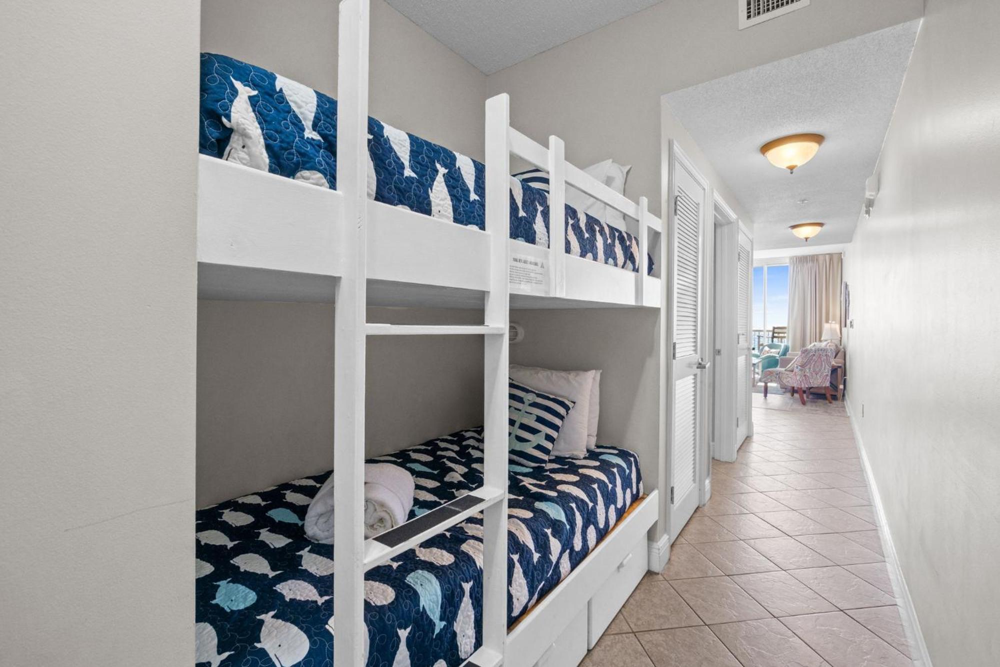 Front, No Worries, Happy 208, Free Activities Included! Apartment