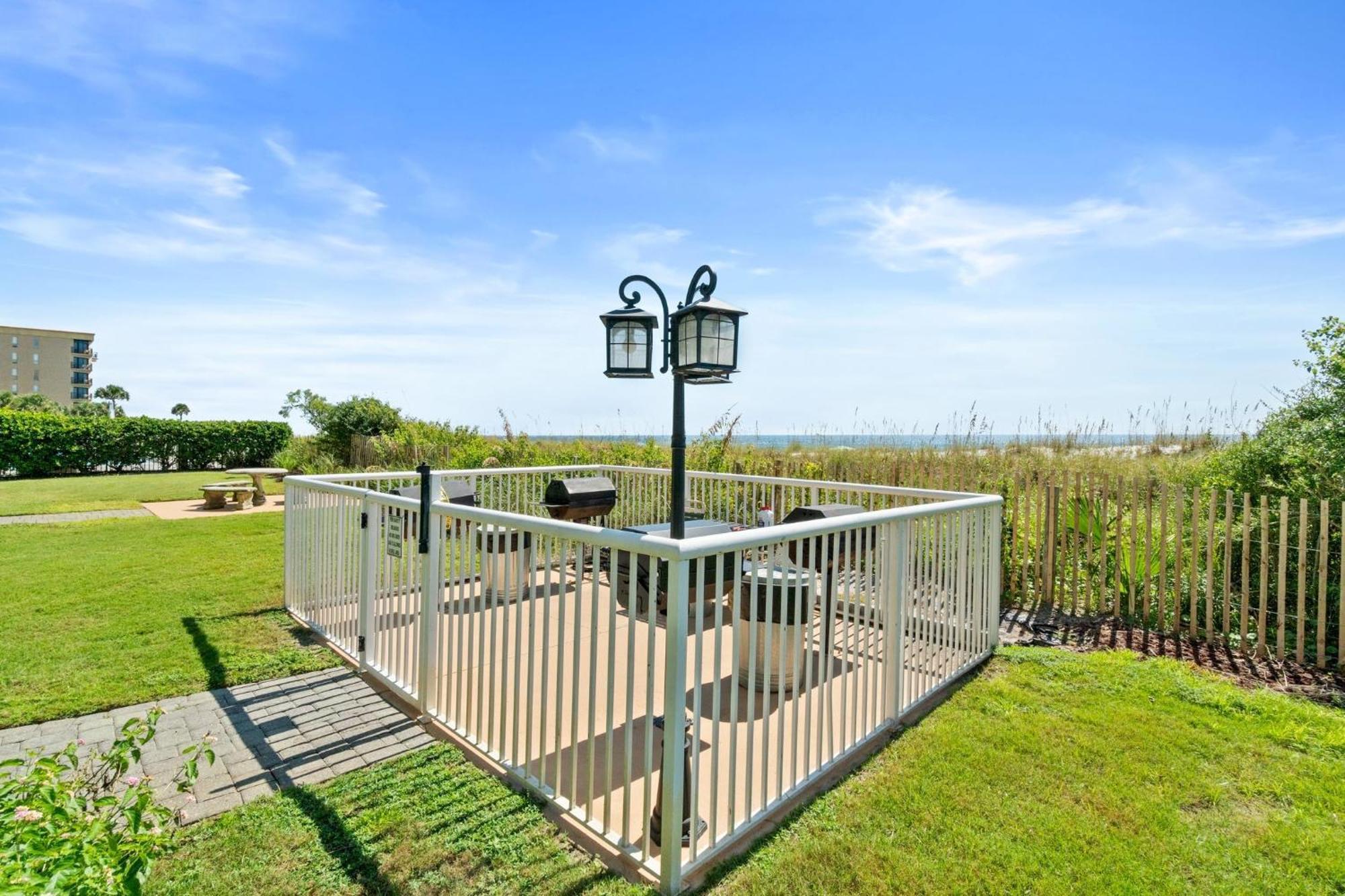 Front, Gone Coastal 511, Free Activities Included! Apartment Fort Walton Beach
