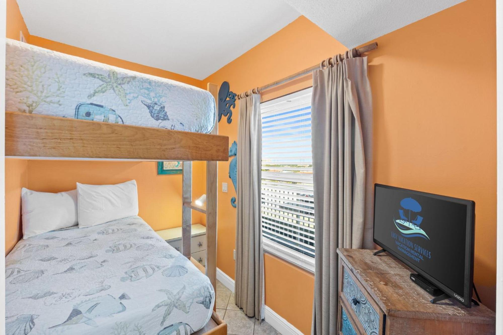 Front, Gone Coastal 511, Free Activities Included! Apartment Fort Walton Beach