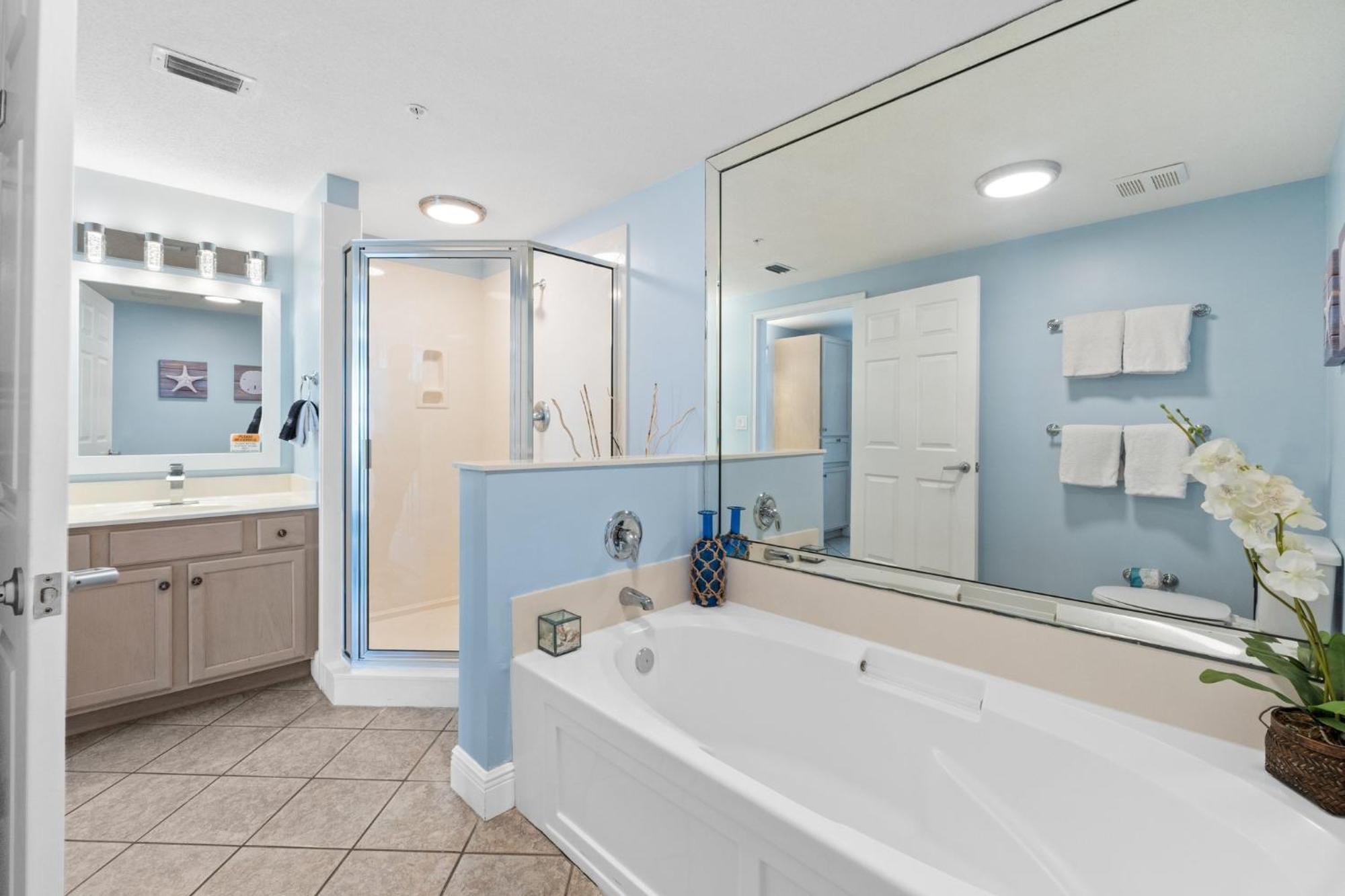 Apartment Front, Gone Coastal 511, Free Activities Included! Fort Walton Beach