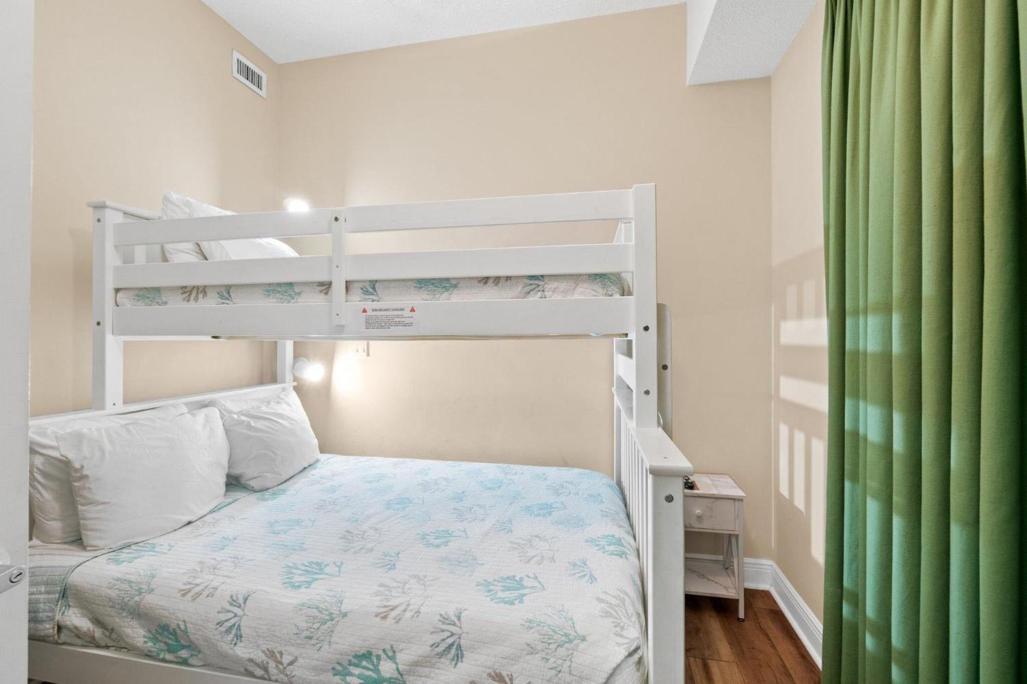 Apartment Gorgeous Dolphin Delight 616, Penthouse, Free Activities Included! *