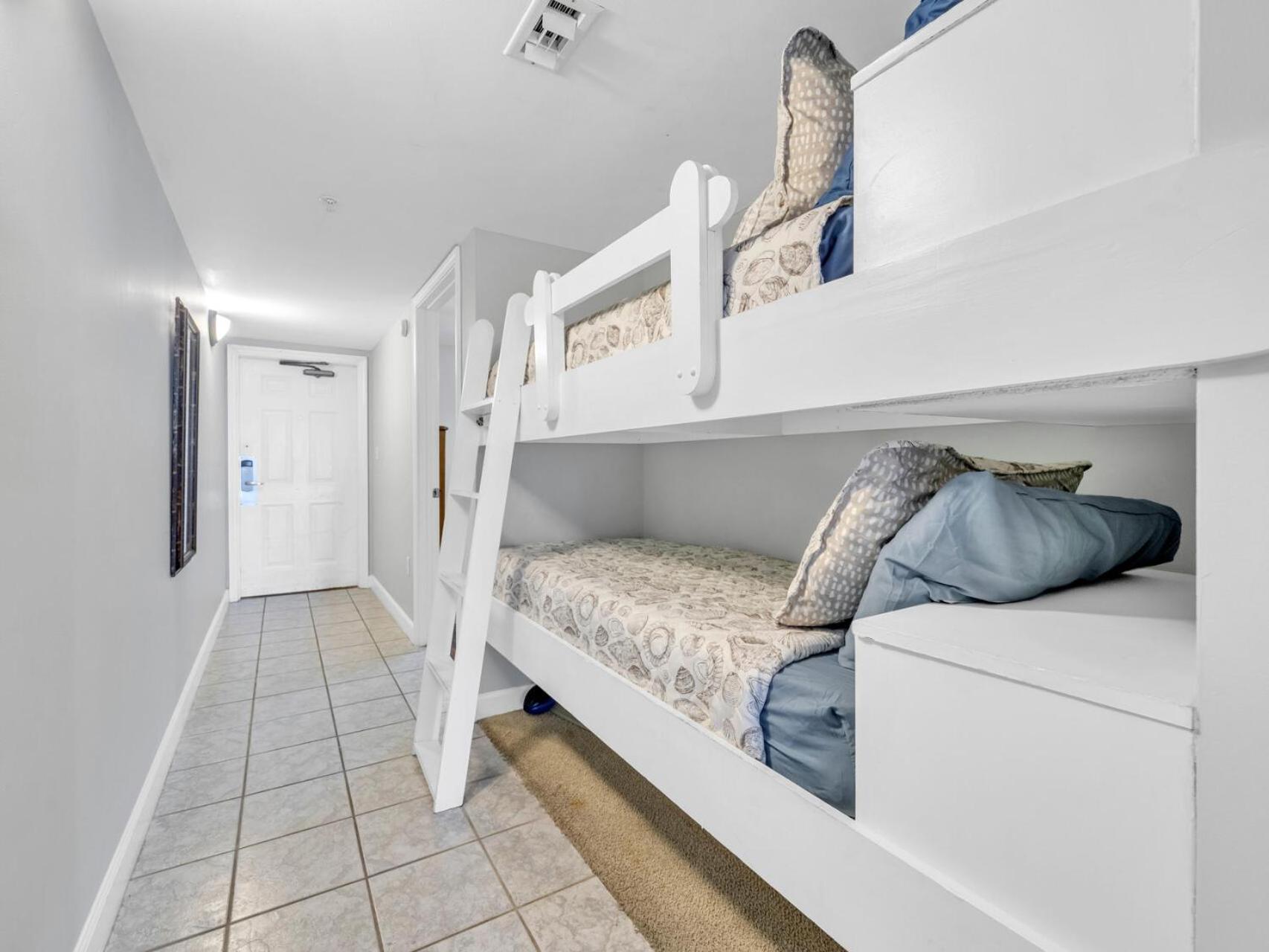 Pelican Isle #304 Sun & Fun Apartment *