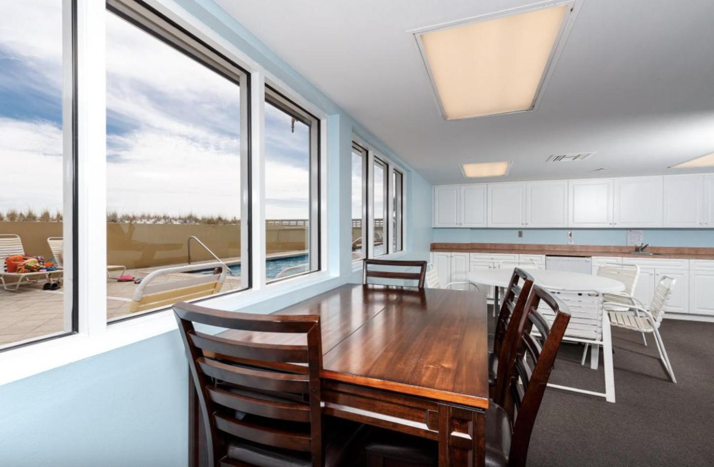 Pelican Isle #304 Sun & Fun Apartment *