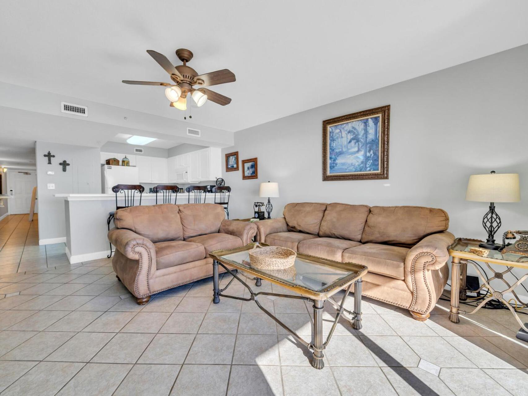 Pelican Isle #304 Sun & Fun Apartment