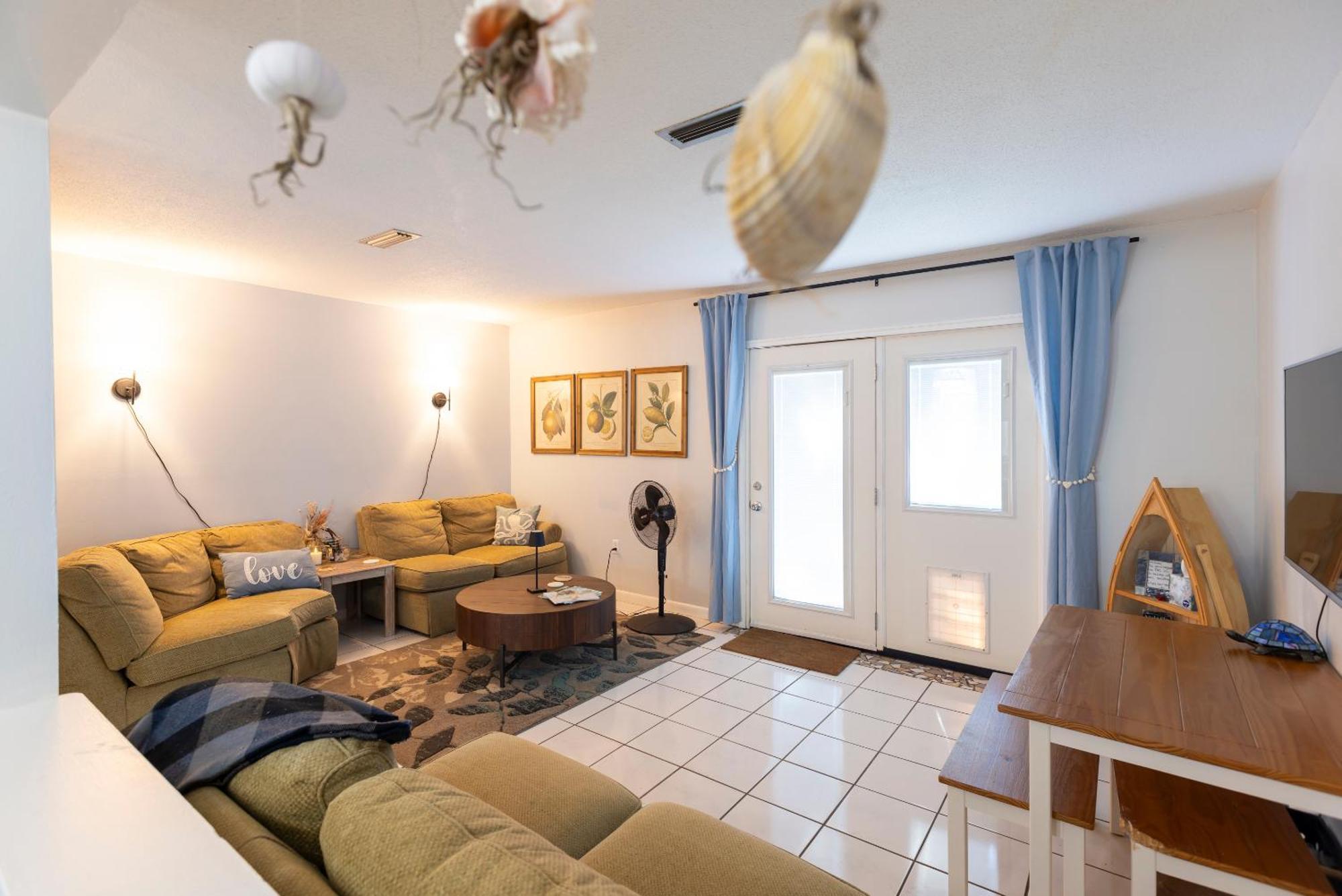 Peaceful Townhouse 1 Mile To Okaloosa Island Relax Replenish Holiday home Fort Walton Beach