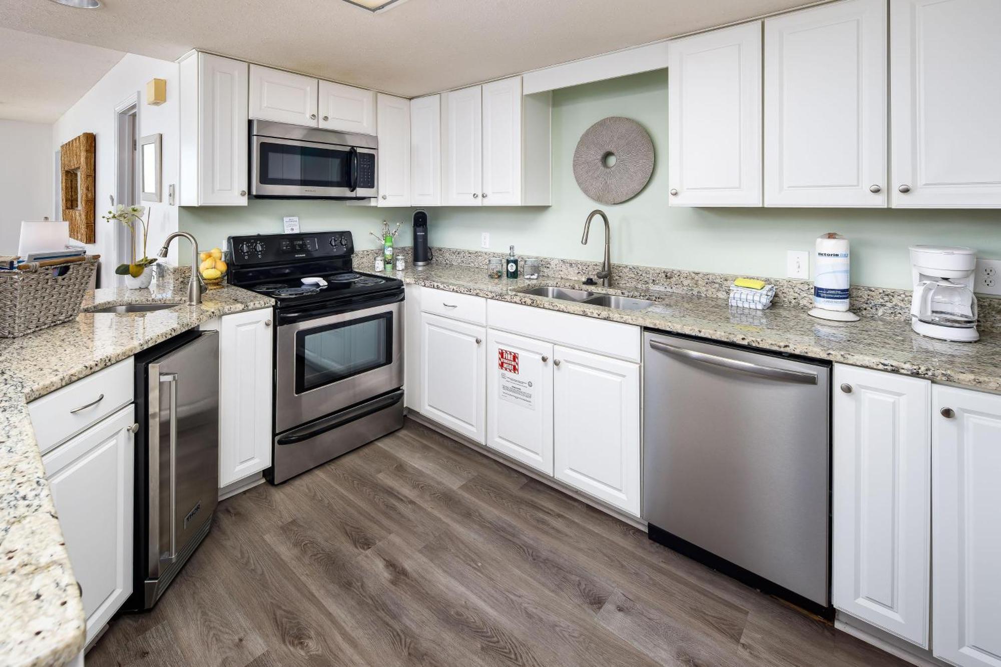 Nautilus 1202 - Gulf Front 1 Bedroom ! 2nd Floor Free Service March To October *