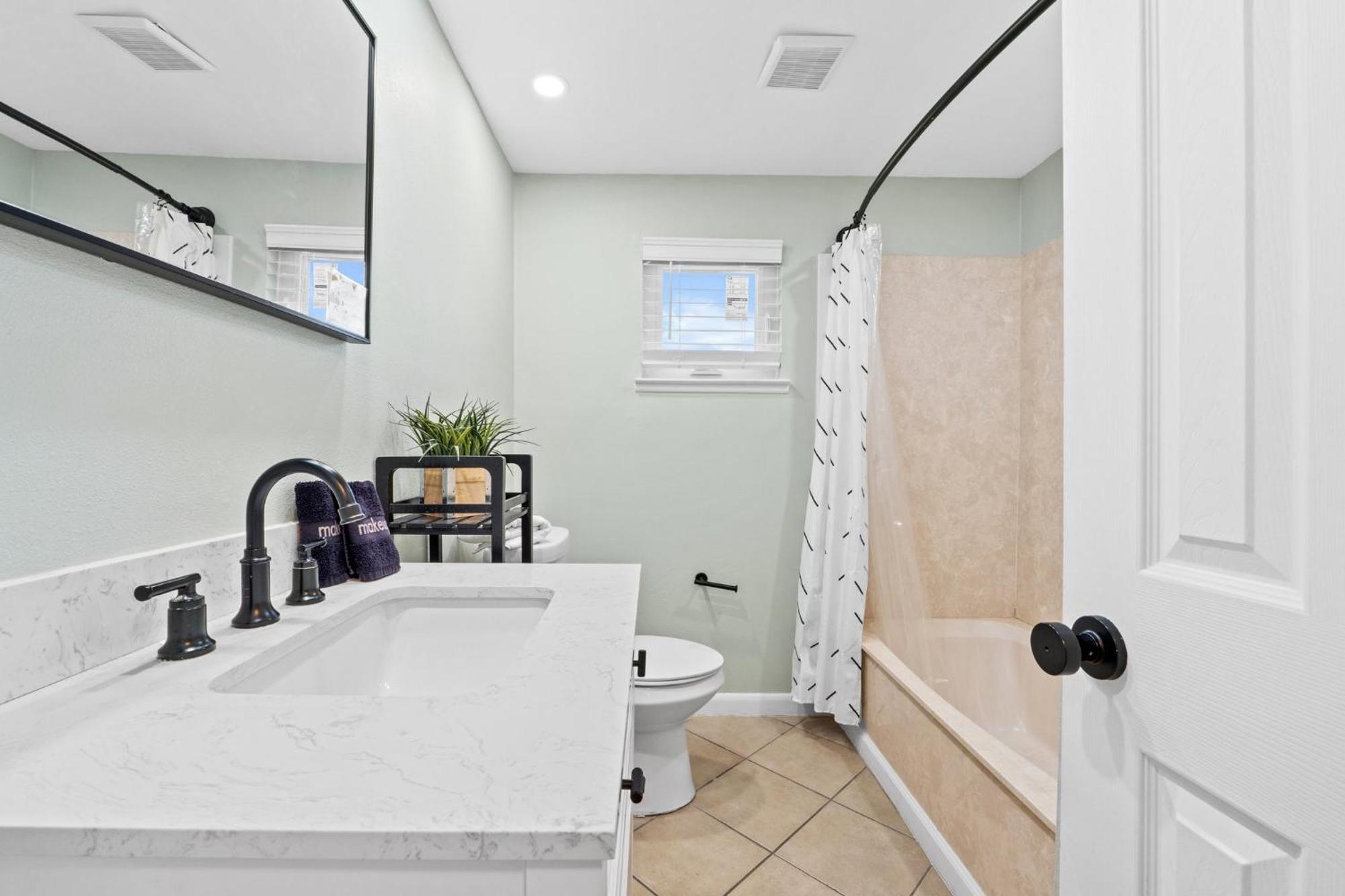 New! Coastal Cove! Dog Friendly, Free Activities Included!