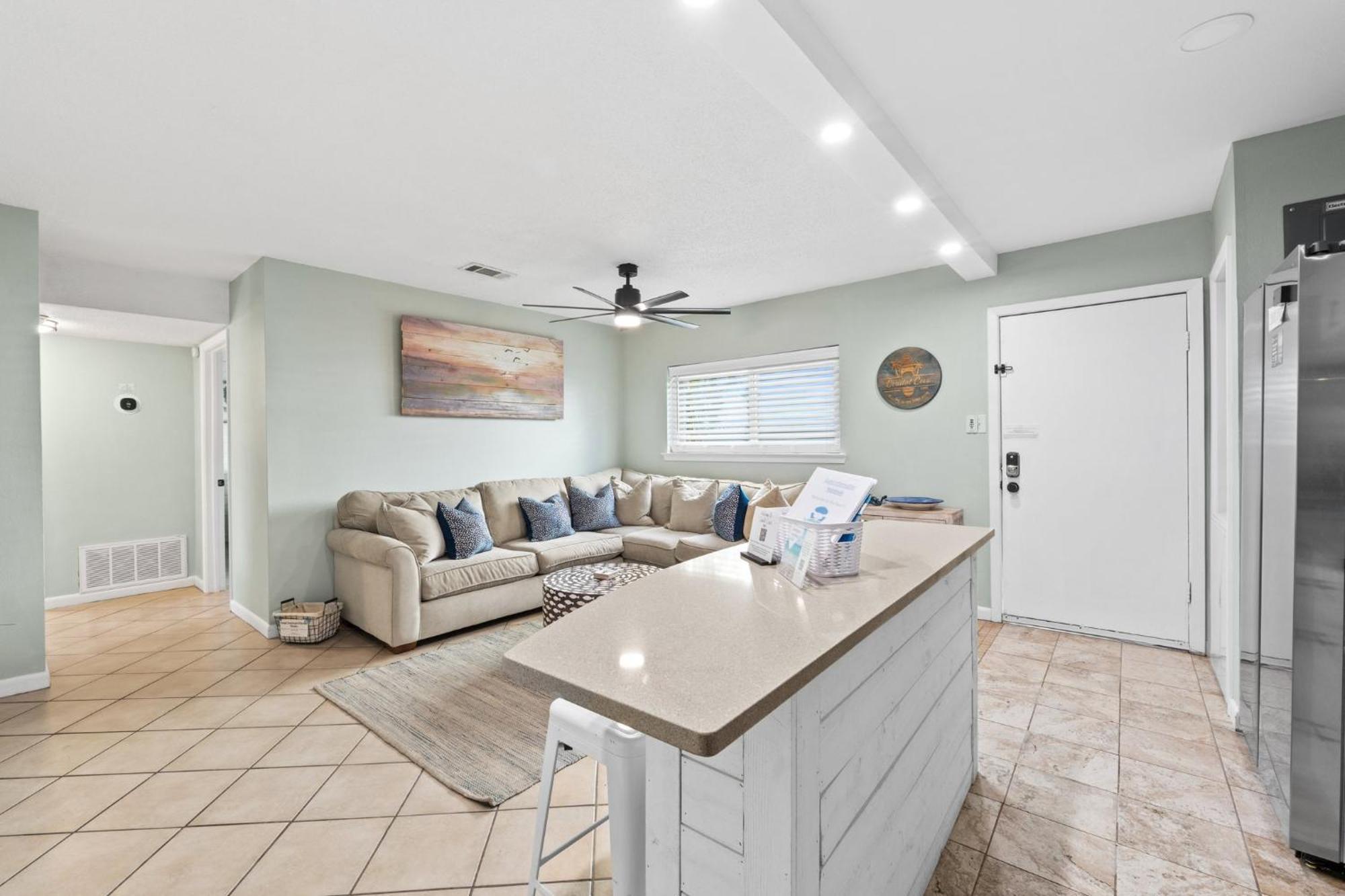 Holiday home New! Coastal Cove! Dog Friendly, Free Activities Included!