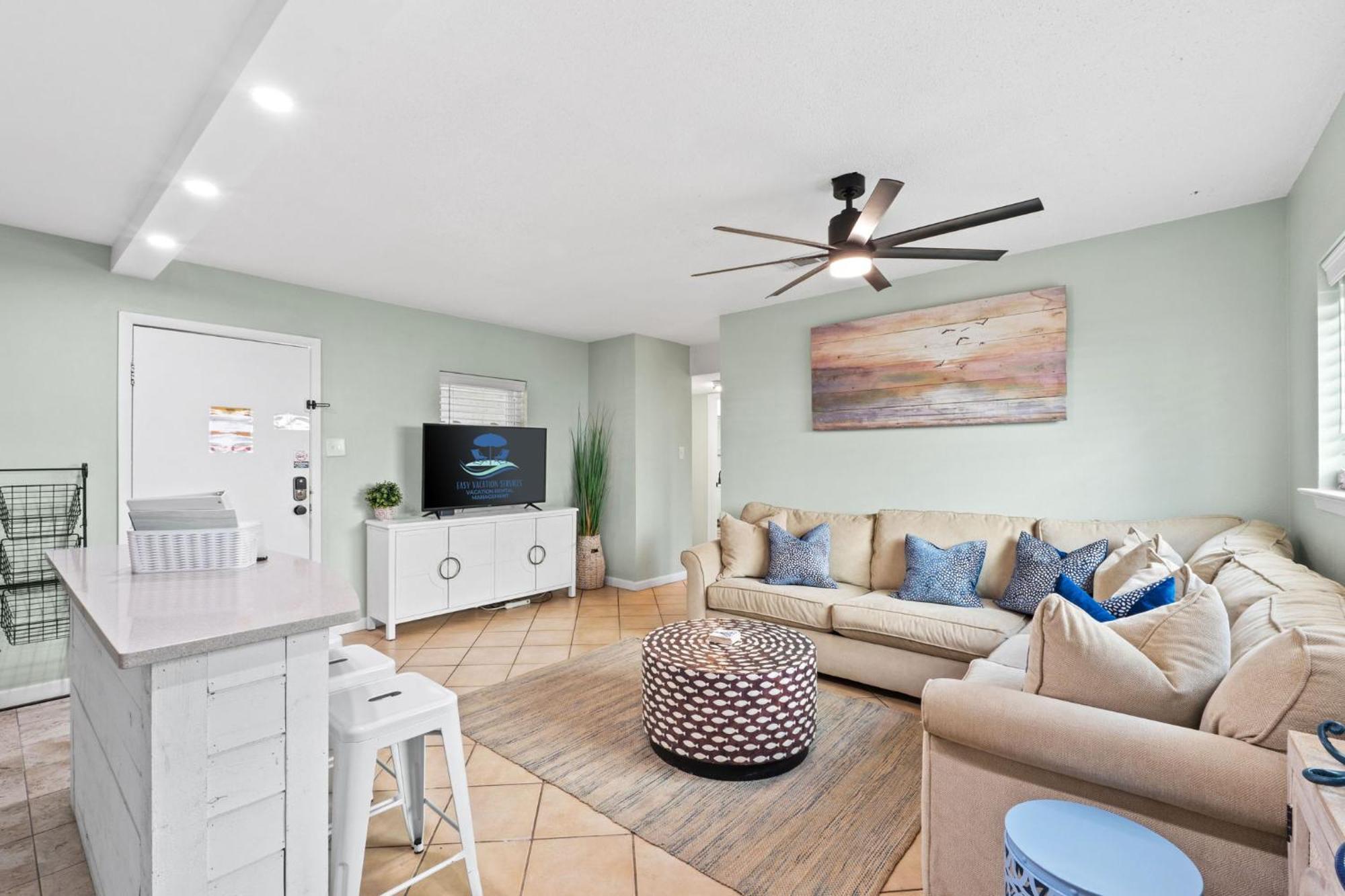 New! Coastal Cove! Dog Friendly, Free Activities Included! Holiday home *