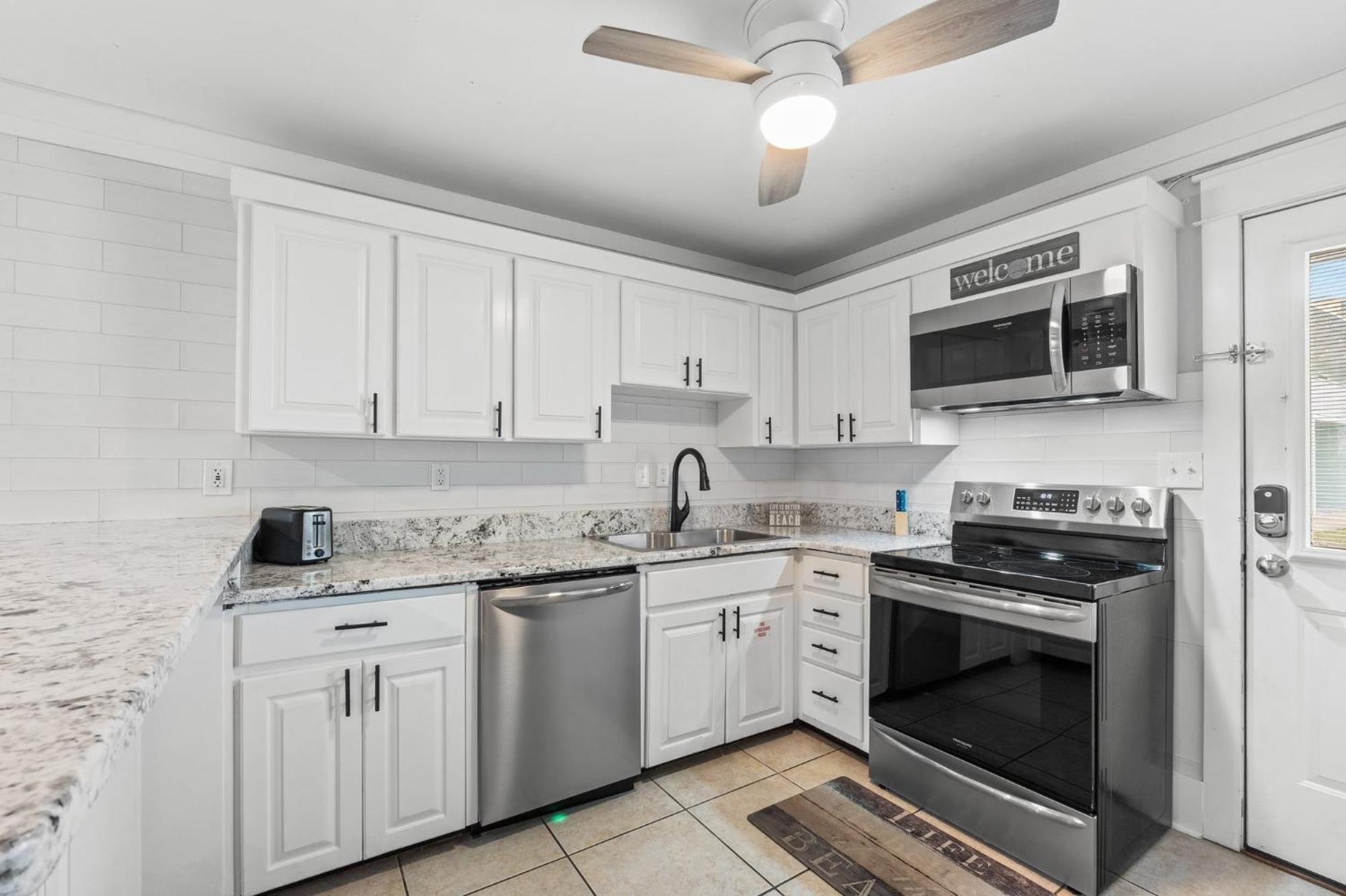 Apartment Fun, Beachtastic 107, Free Activities Included! Fort Walton Beach